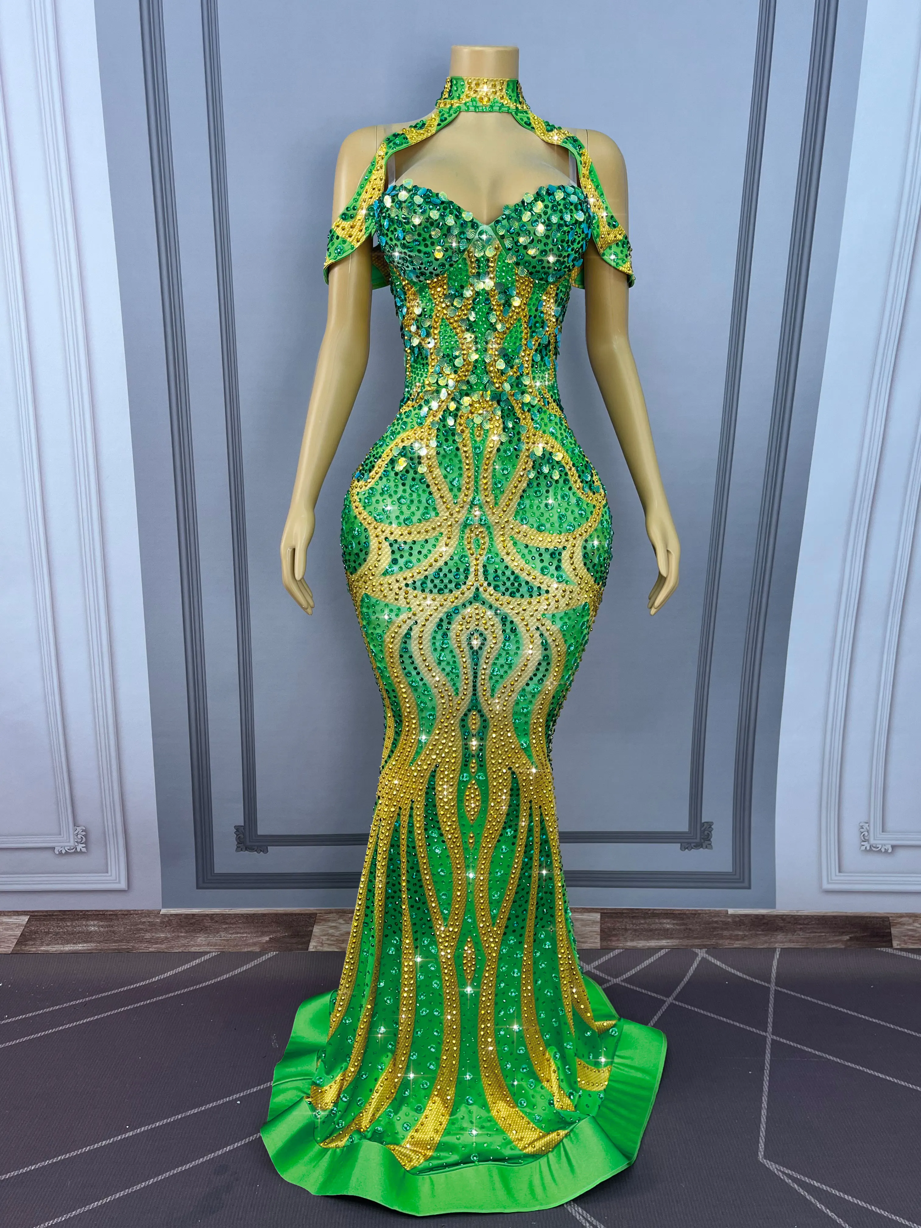 Luxurious High-end Twinkling Green Rhinestones Trim fit Cape collar Elegant Dress Evening Prom Gowns Red carpet Show Stage Wear