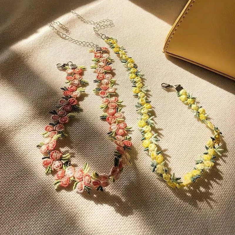 New Sweet Flowers Lace Necklace Choker for Women Girls Good Quality Embroidery Fashion Romantic Design Accessory Jewelry