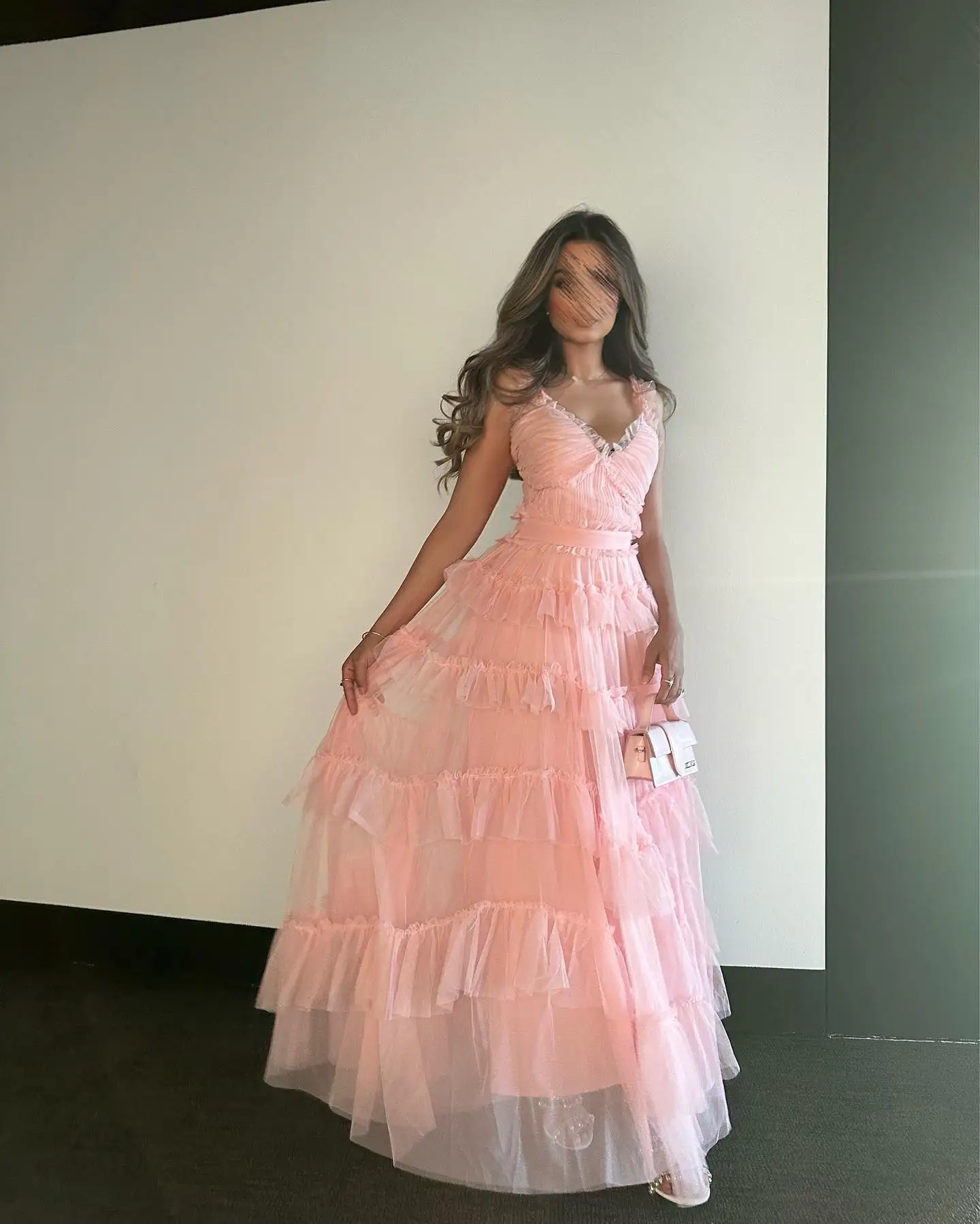 2025 выполненные на заказ тюлевые вечерние платья с v-образным вырезом на тонких бретельках, классические многоуровневые платья на молнии сзади без рукавов для особых случаев