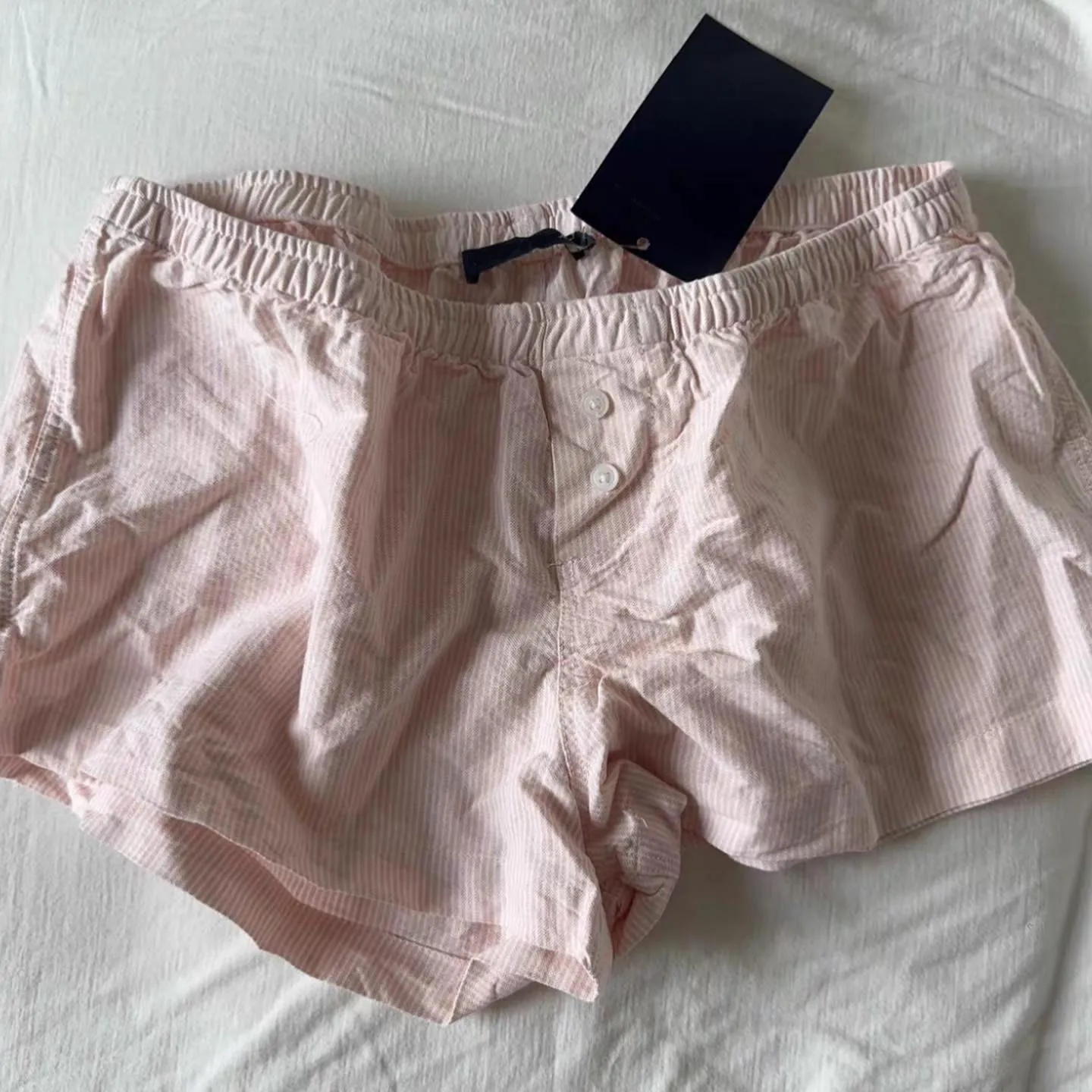 

Розовые полосатые домашние уютные шорты, женские повседневные короткие брюки с двумя пуговицами и эластичной резинкой на талии, летние милые шикарные простые модные шорты, новинка 2023 года