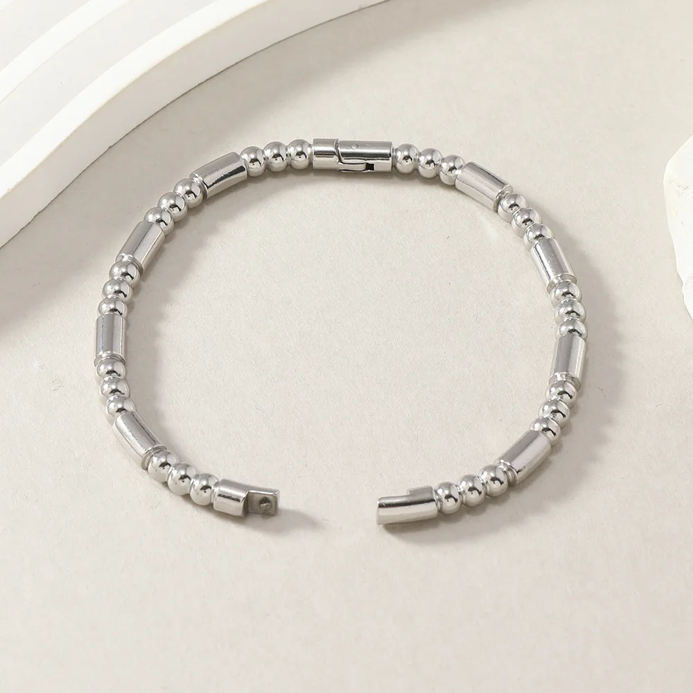 ZAKOL Wasserdichtes Edelstahl-Manschettenarmband, Armreifen für Damen, glattes Metall, zu öffnende Armbänder, Schmuck, Geschenk