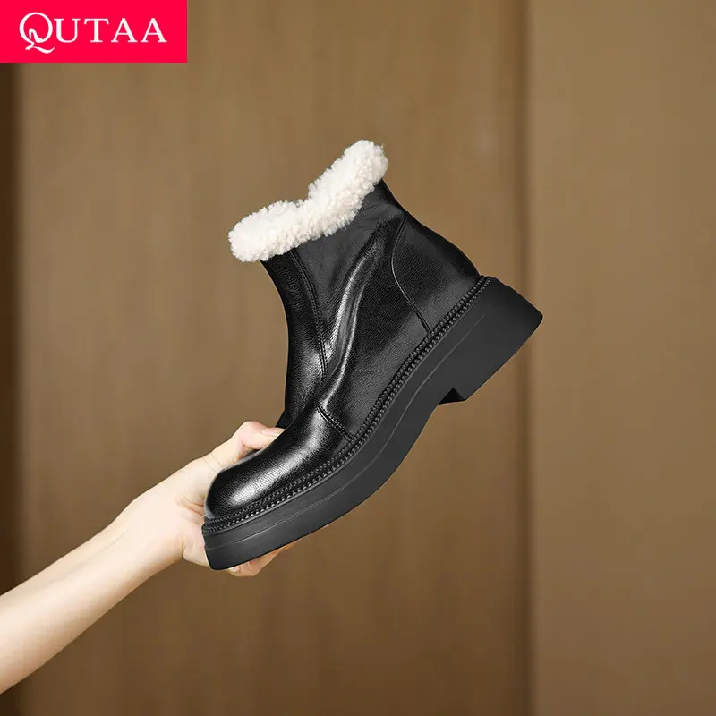 

QUTAA 2026, модные зимние женские шерстяные ботинки до щиколотки, теплая обувь с пряжкой, туфли из коровьей кожи на плоской подошве, короткие зимние ботинки с круглым носком, 34-40