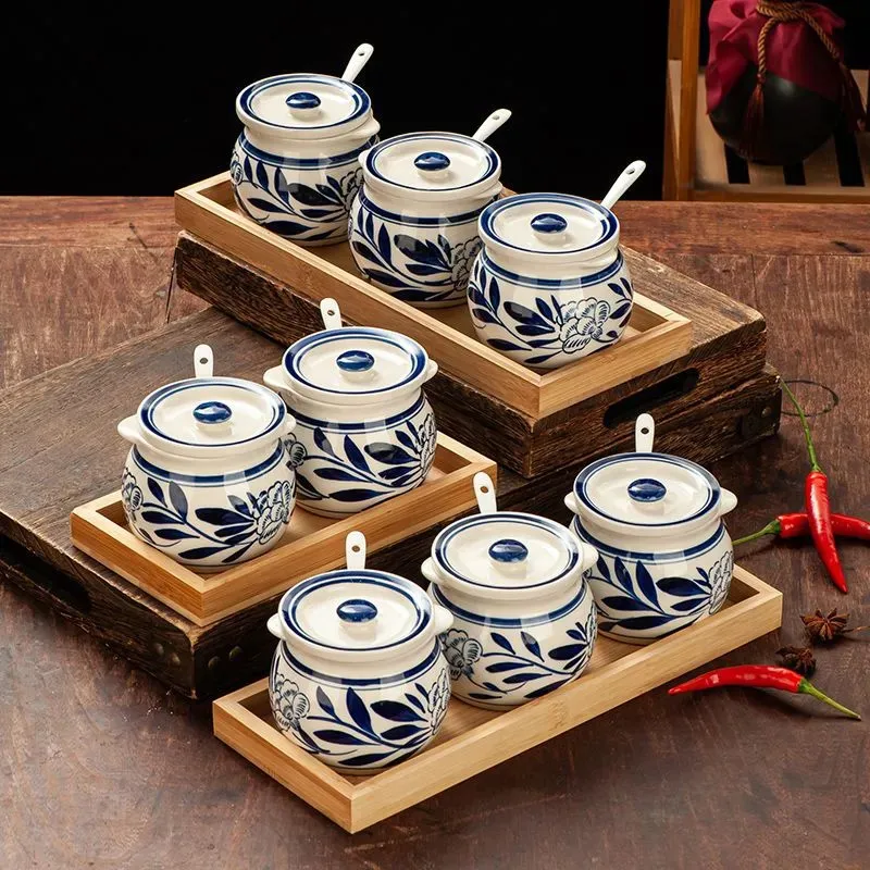 

Hand Drawn Blue and White Ceramic Seasoning Jar Household High-temperature Resistant Underglaze Color Seasoning Oil Tank ZI197