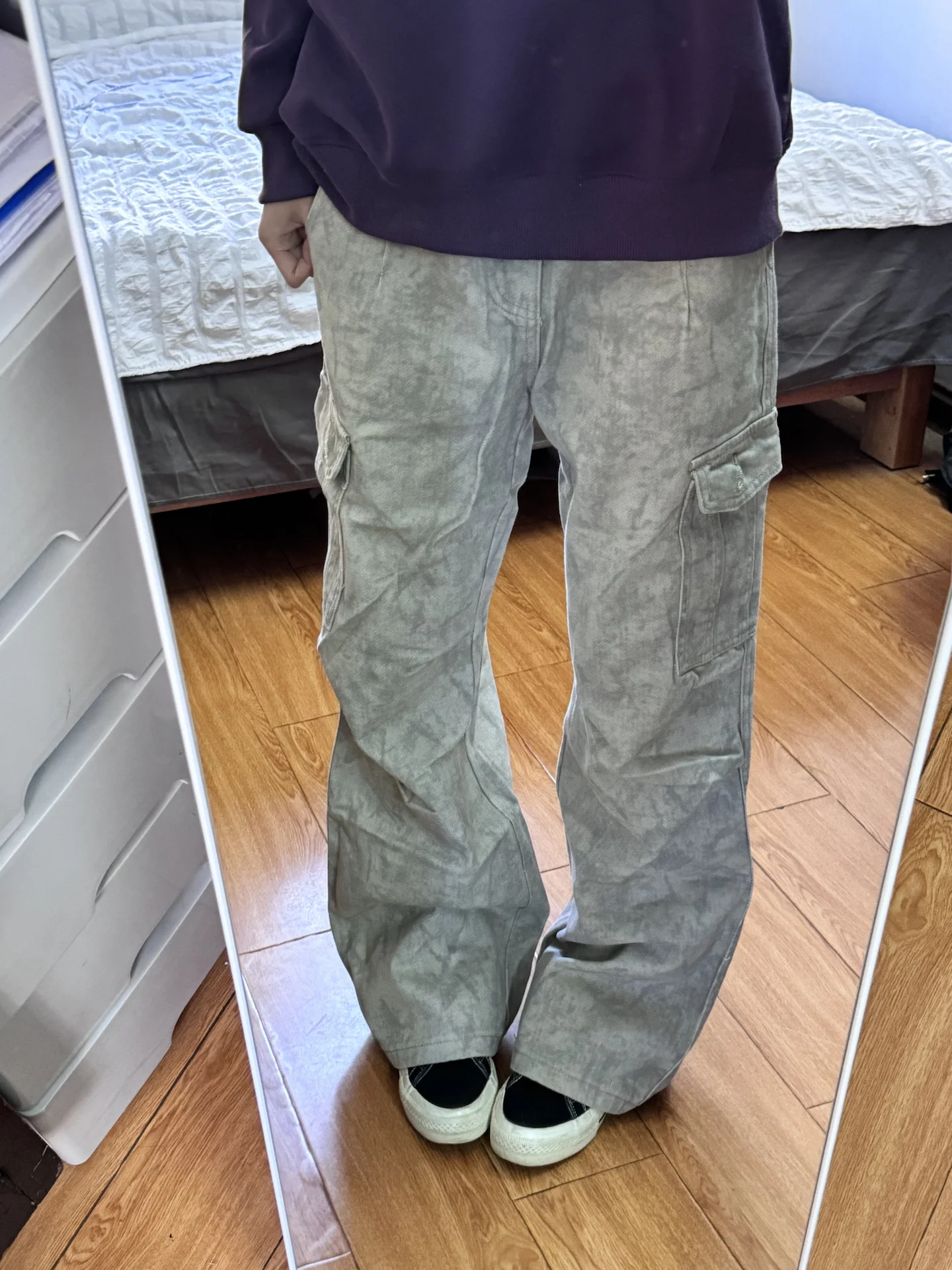 

Retro American Baggy Denim Jeans with Big kets Folded Design Marble Pattern Straight Leg Wide Leg Pants for Men And Women