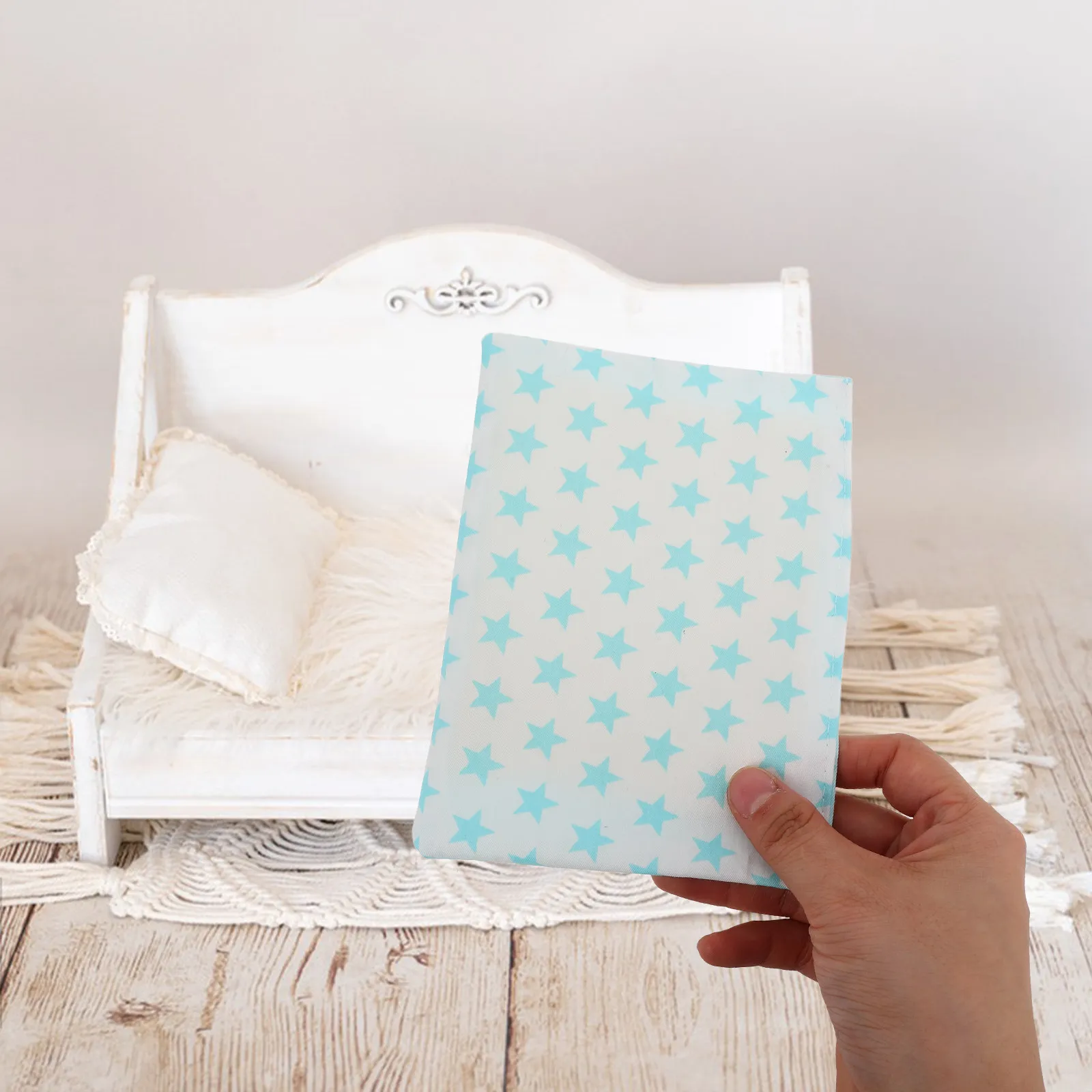 

1:12 Dollhouse Bedding Set Mini Quilt Sheet and Pillowcase Lifelike Fabric Detail Easy Clean Mini Bedroom Ornament Dollhouse