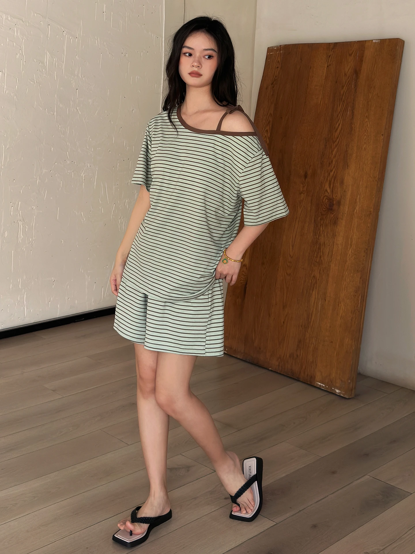 夏綿パッド入り寝間着女性の薄い半袖ストライプホーム服セット快適で通気性のあるカジュアルな服装