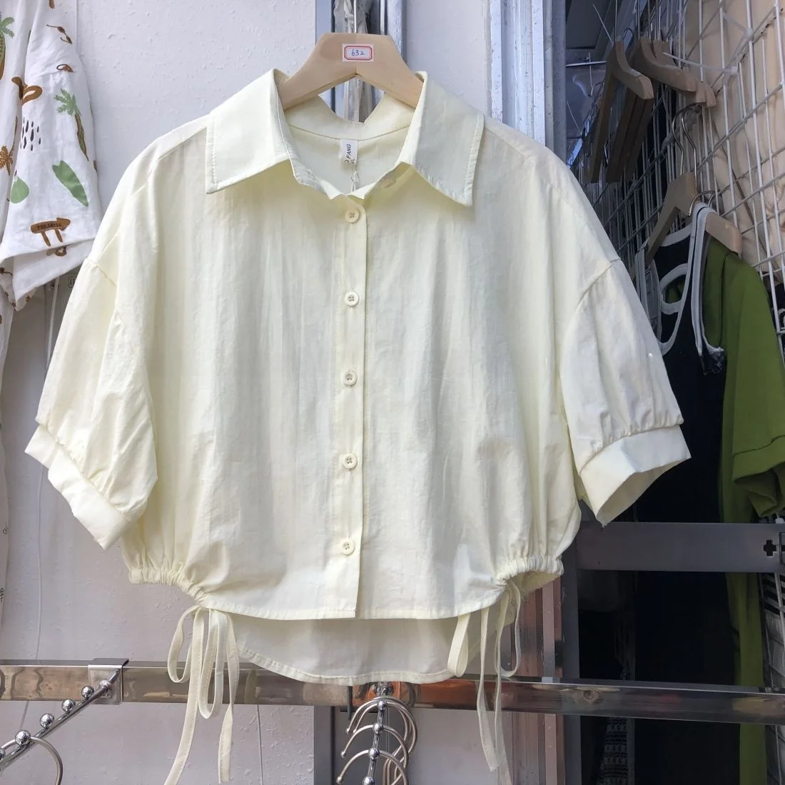 夏らしい白いネオートスウェット、女性向けデザインセンセーション、Dストリングファション、小さいサイズ、オルトトップ、韓国風、ゆったり...