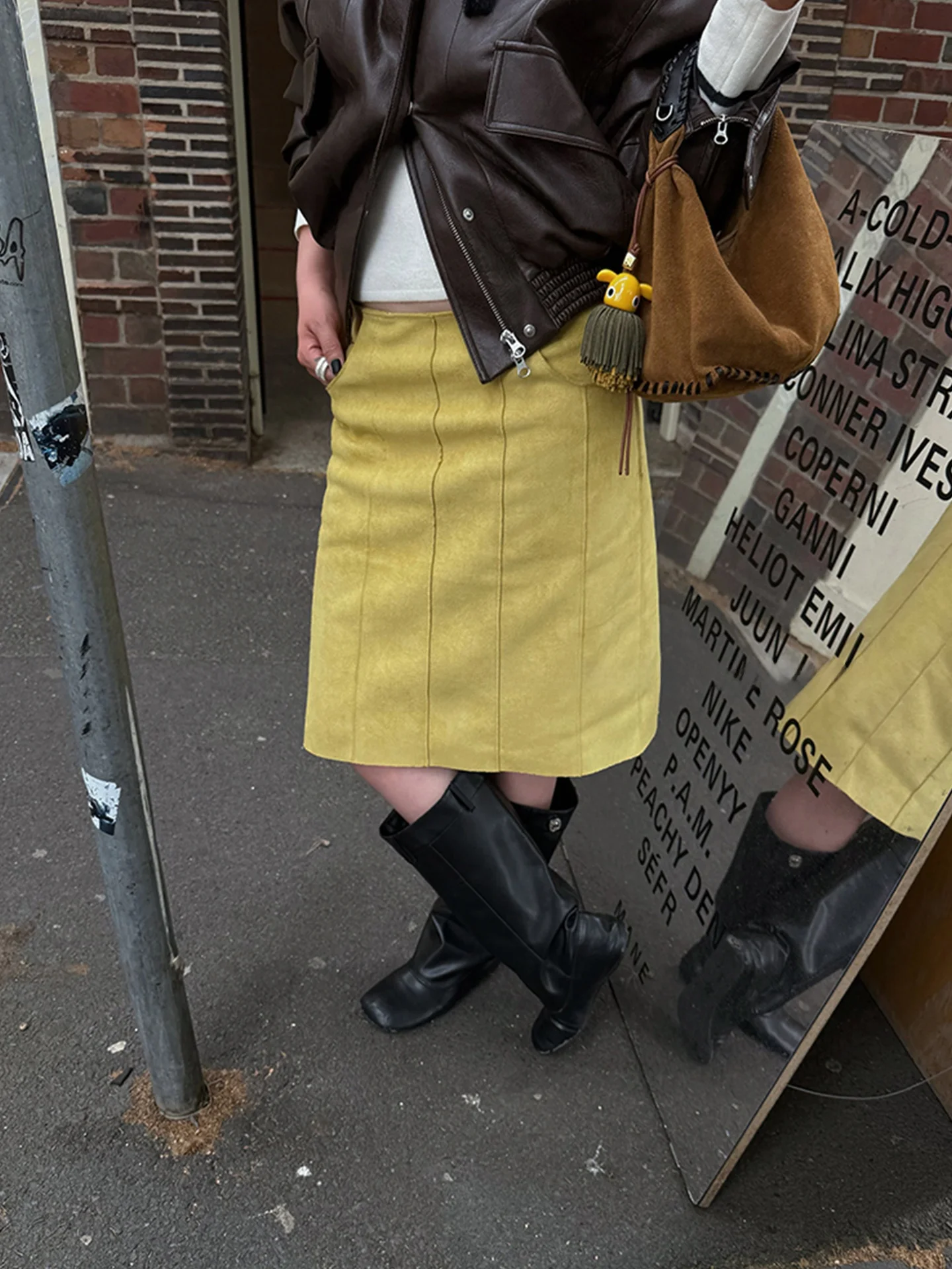 

Желтая универсальная замшевая юбка миди с вертикальными полосками, женская прямая юбка-миди, стройнящая фигуру, А-силуэт, идеальная посадка