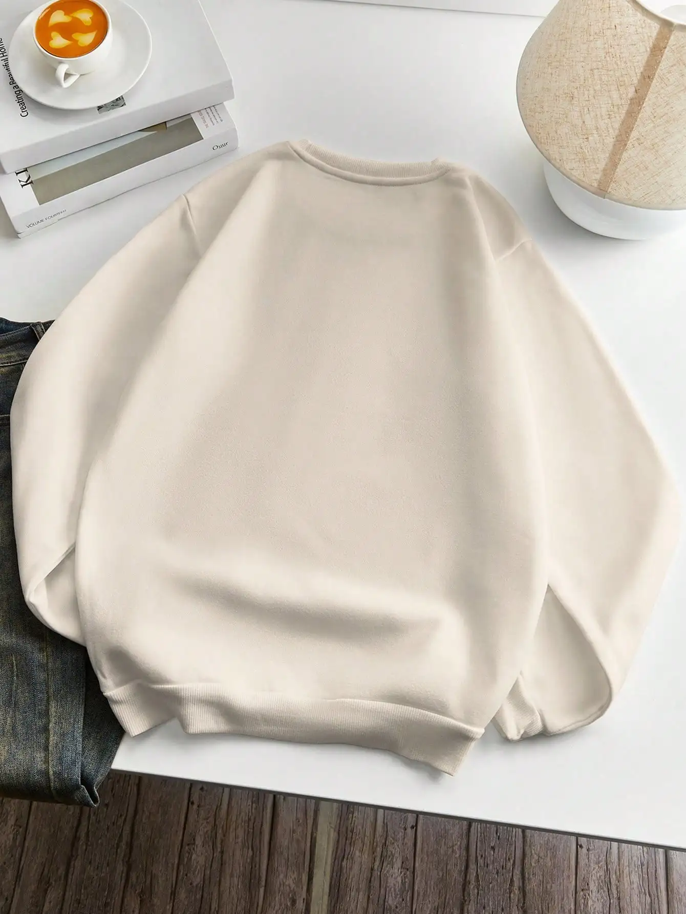 Crème damessweatshirt met kersenborduurwerk, ronde hals met lange mouwen, casual herfst-wintertop