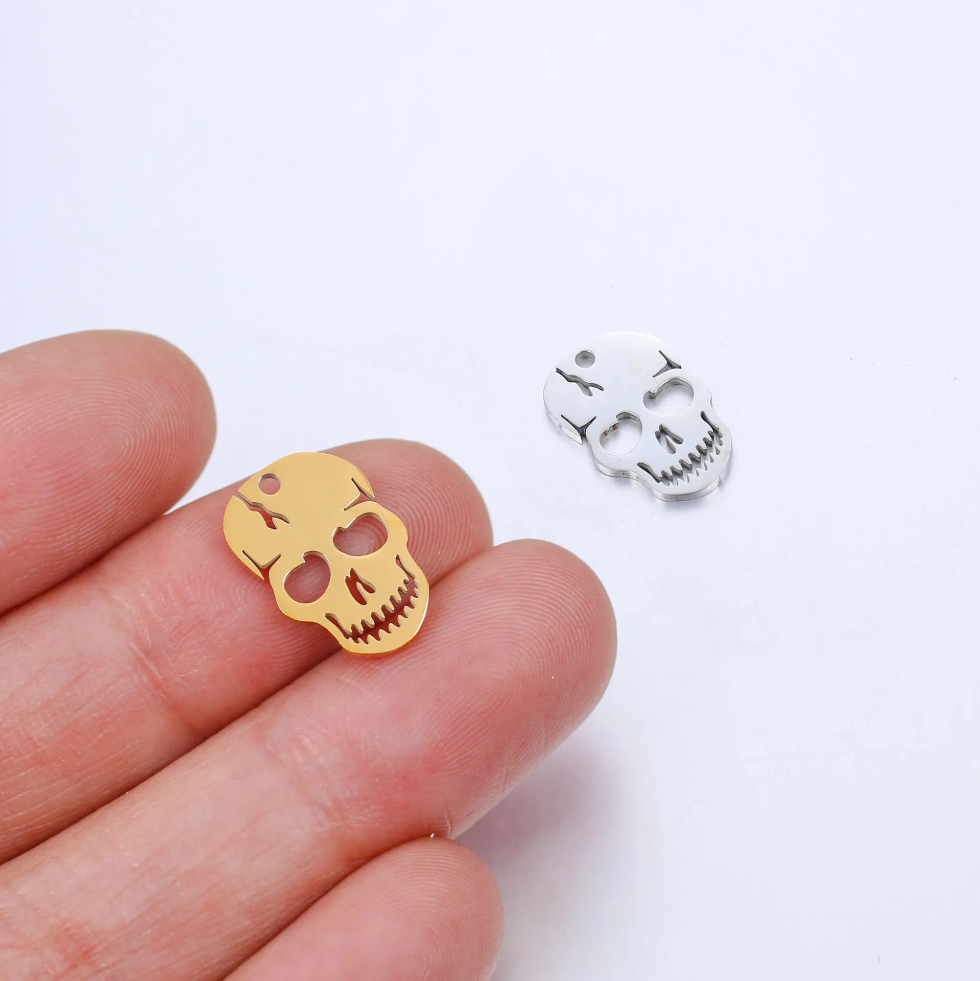 5Pcs/Lot Retro Stainless Steel Charms for Jewelry Making Accessories Hollow Halloween Theme Skull Head Pendants Bracelet Charm