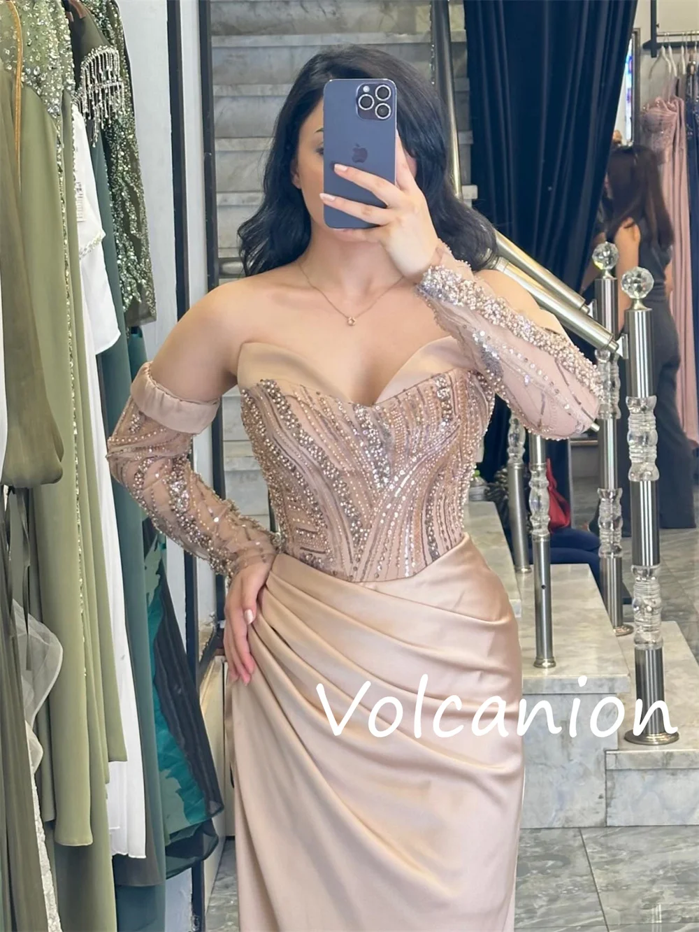 أزياء مخصصة Charmeuse مطرزة الطية مستقيم فساتين طويلة بدون حمالات مناسبة مخصصة رائعة