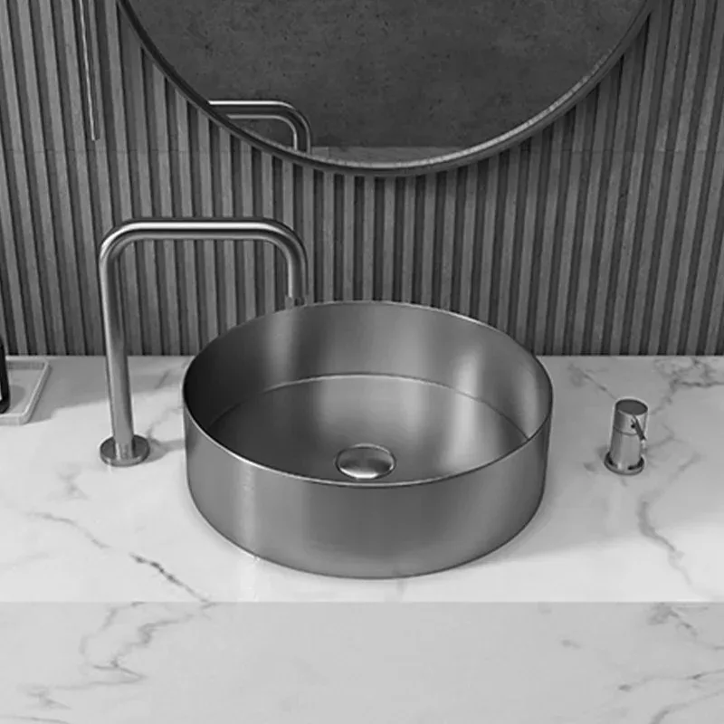 تتضمن استنزاف المنبثق المطابق لحوض الحمام من مادة الفولاذ المقاوم للصدأ