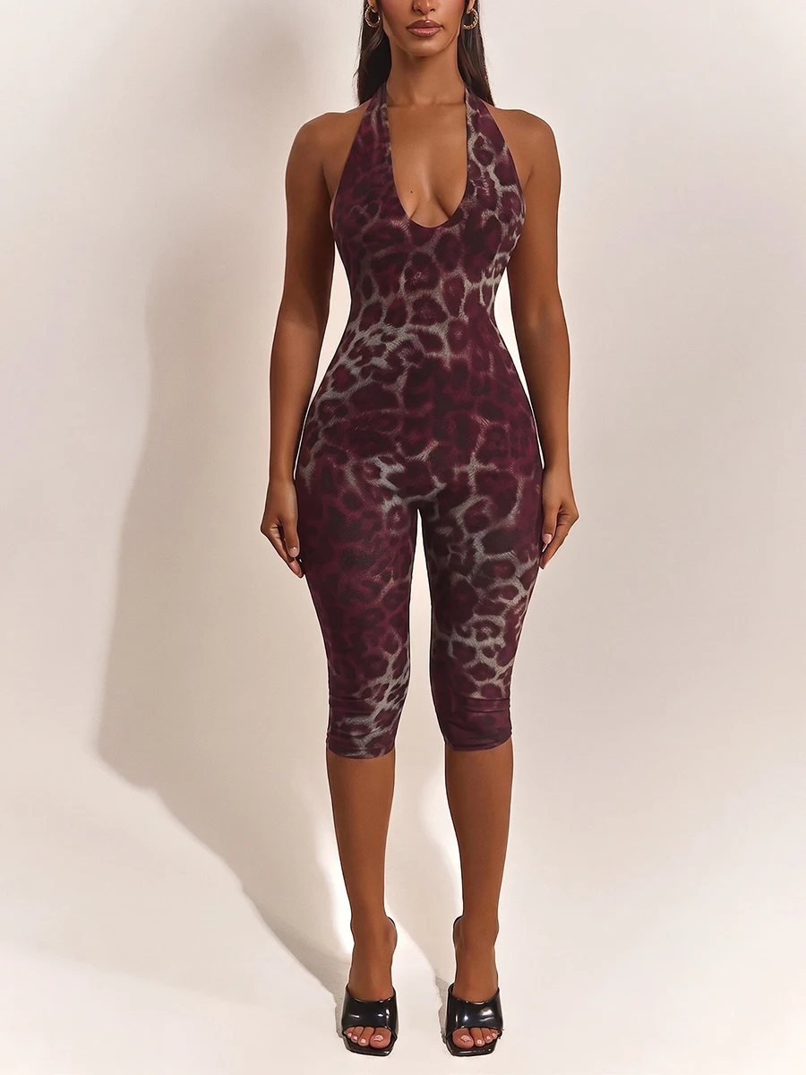 Heißer Jumpsuit mit eng anliegender Krawatte, offenem Rücken und Leopardenmuster, kurz geschnitten. – Detail 12