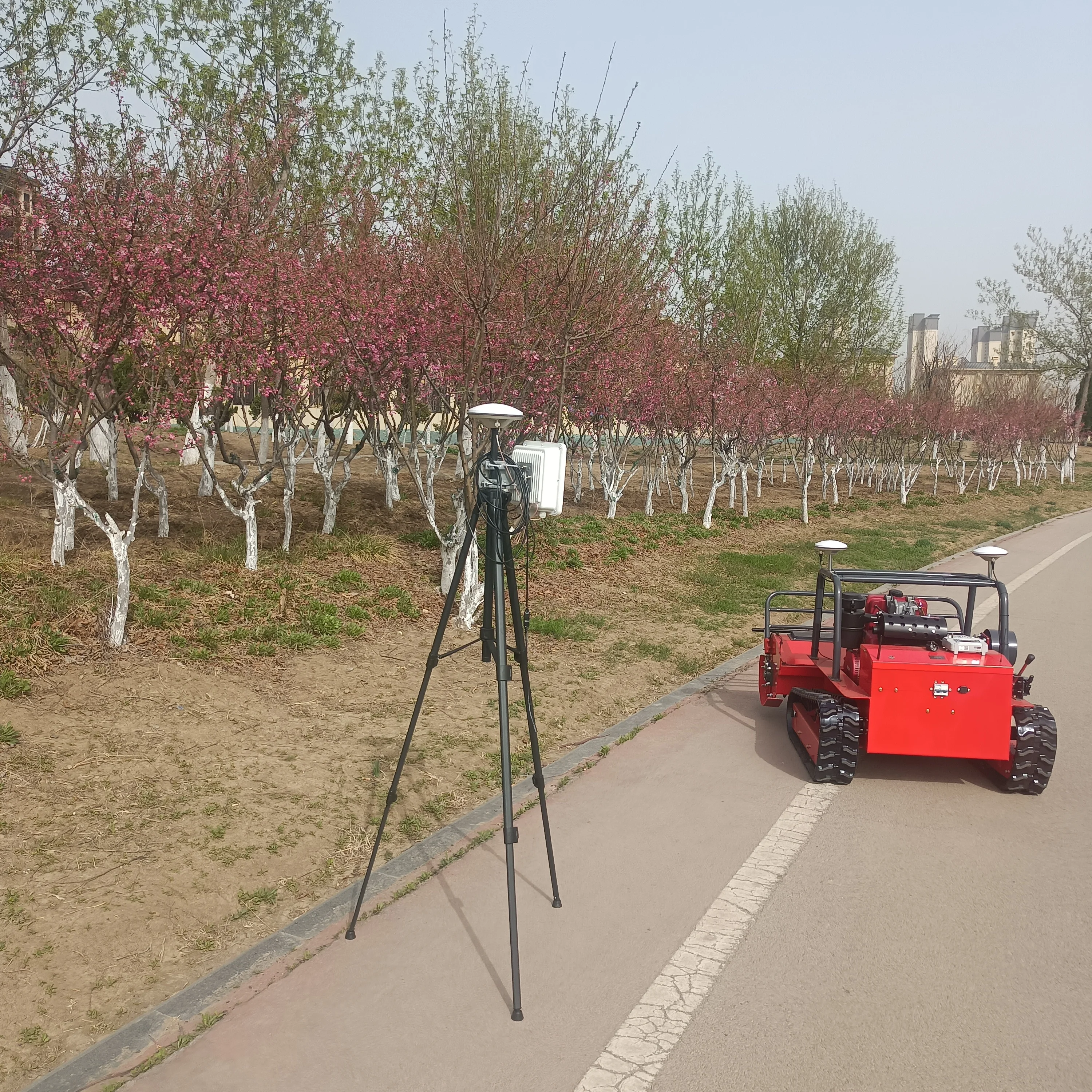 GPS-RTK Zero Turn grasmaaier voor Bush Slope Gebruik RC grasmaaier met spoor