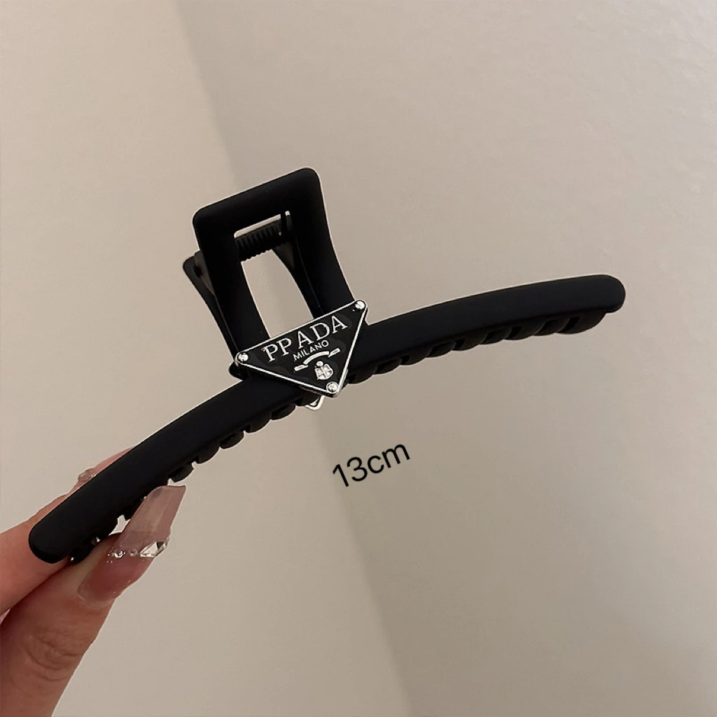 High-End Frosted Acrylic Metal Hair Claws Triangle Letter Clip Simple Shark Clip Bangs Holder Fashionable Hair Accessories image 3