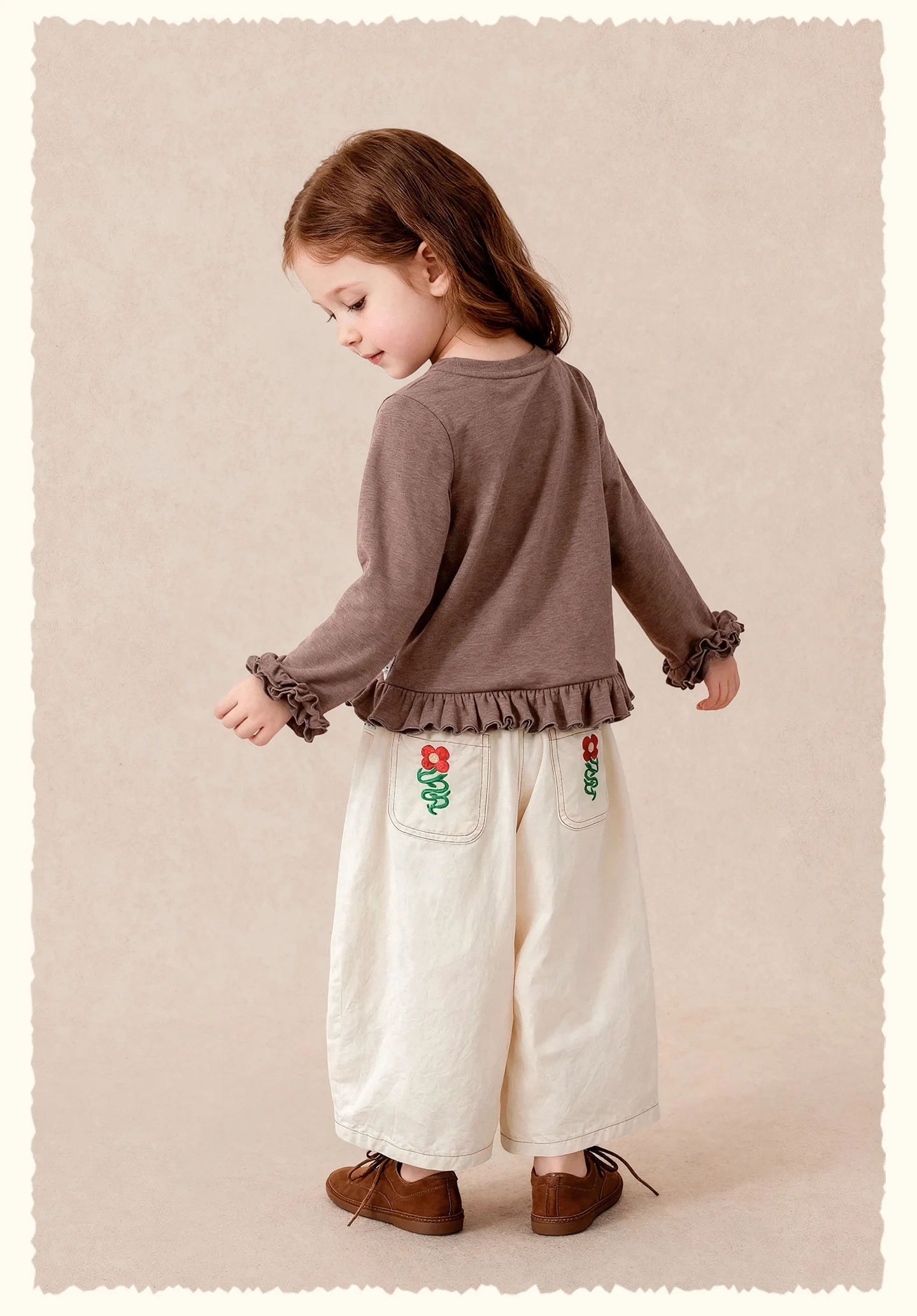 Amila 2026 Herbst Neues Kinder-T-Shirt mit Rundhalsausschnitt, gestapelten Rüschen, Spitze, Stoffetikett, modisch, lässig, bequem, für den täglichen Gebrauch, langärmelig. – Detail 11
