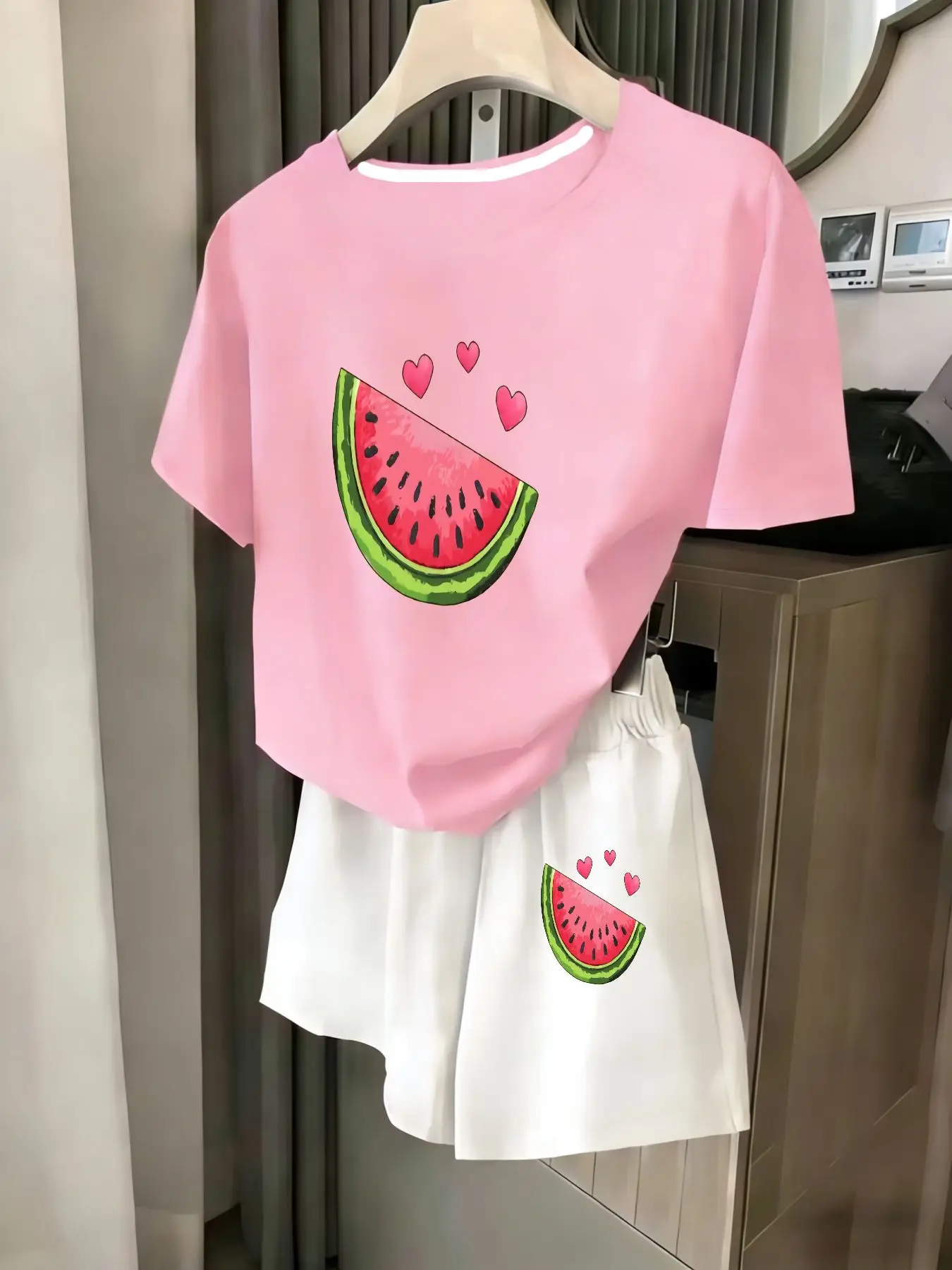 

Женский комплект из 2 предметов, летний комплект для пляжного отдыха, повседневная футболка с круглым вырезом и короткими рукавами, шорты с эластичной резинкой на талии, удобный костюм