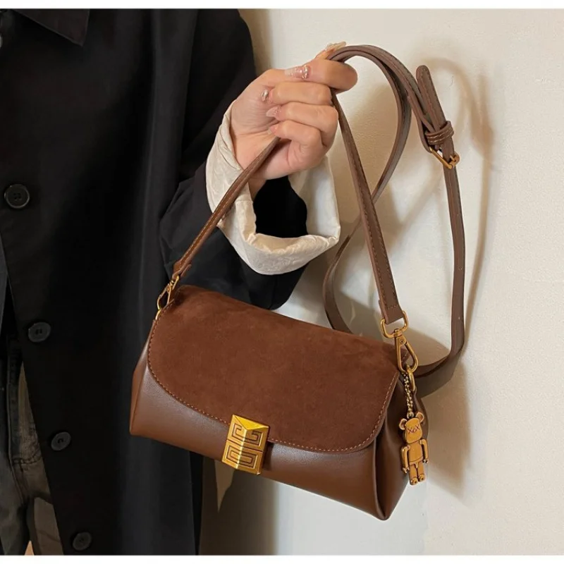 

High-End Ladies Tote Bag Made Of Jasmine-Patterned Leather Featuring Trendy Paris Casual Vintage Style​