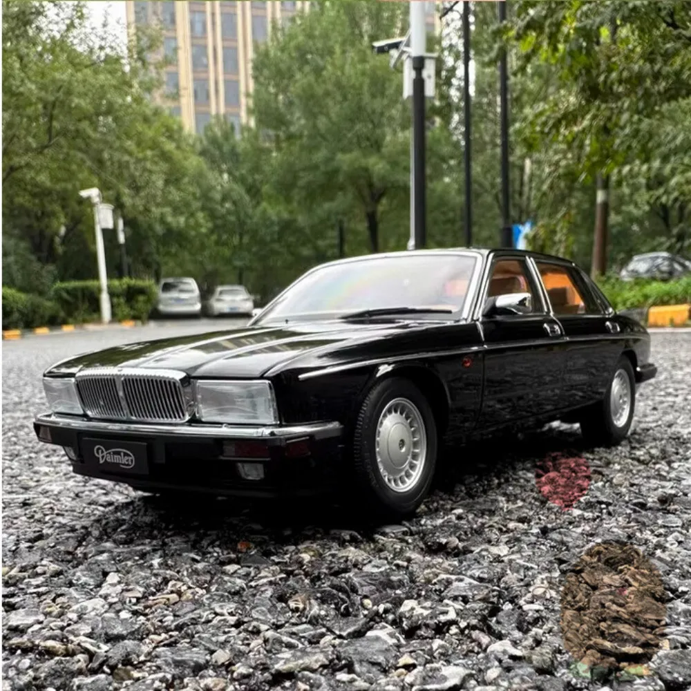

Almost Real 1/18 Jaguar XJ40 Alloy Car Model Diecast Ornaments Collection Gifts