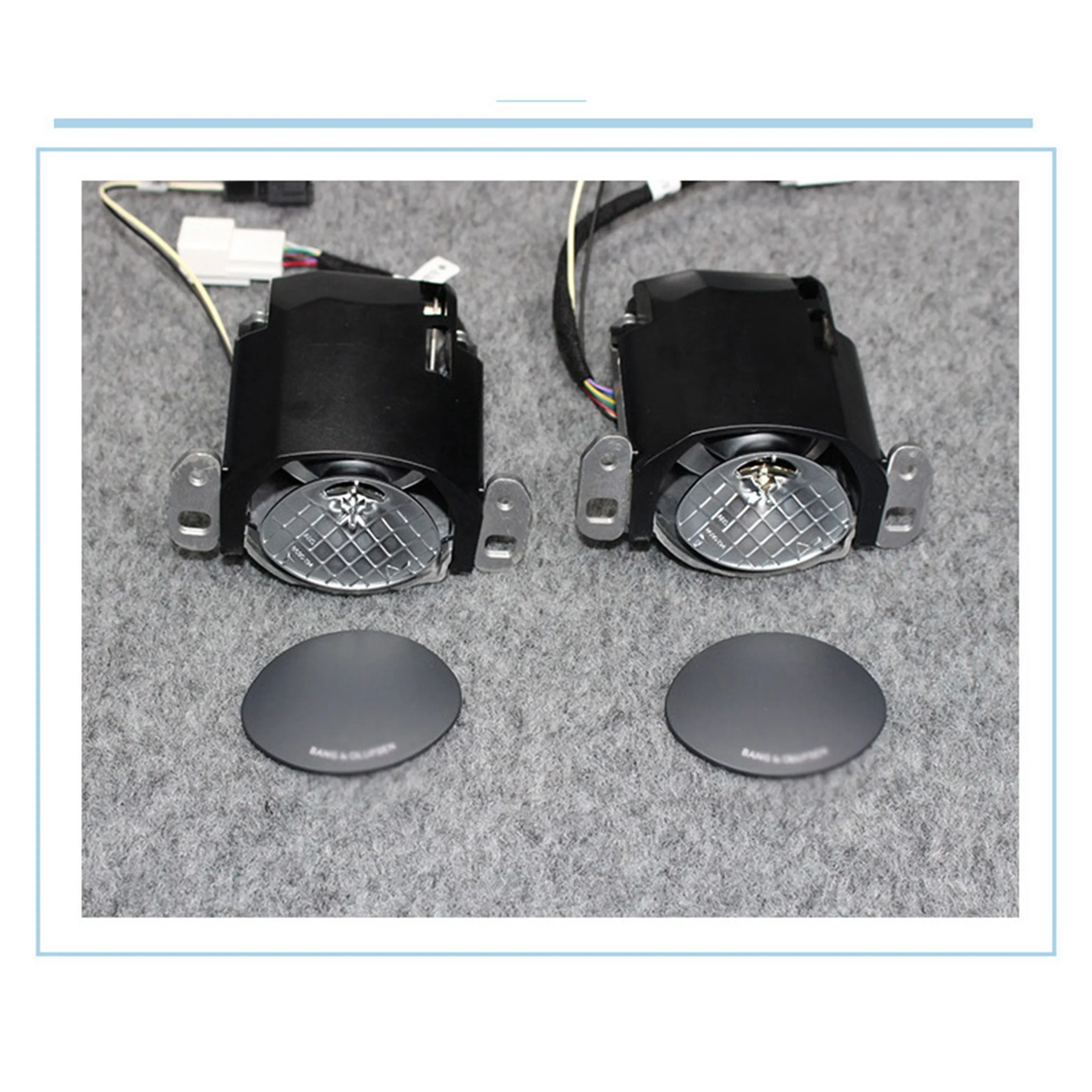 

Автомобильный твитер в стиле BO с подсветкой 64 цветов для Audi A4, S4, A6, S6, A7, S7, A5, S5, Q5, Q7, A8 (2009-2022)