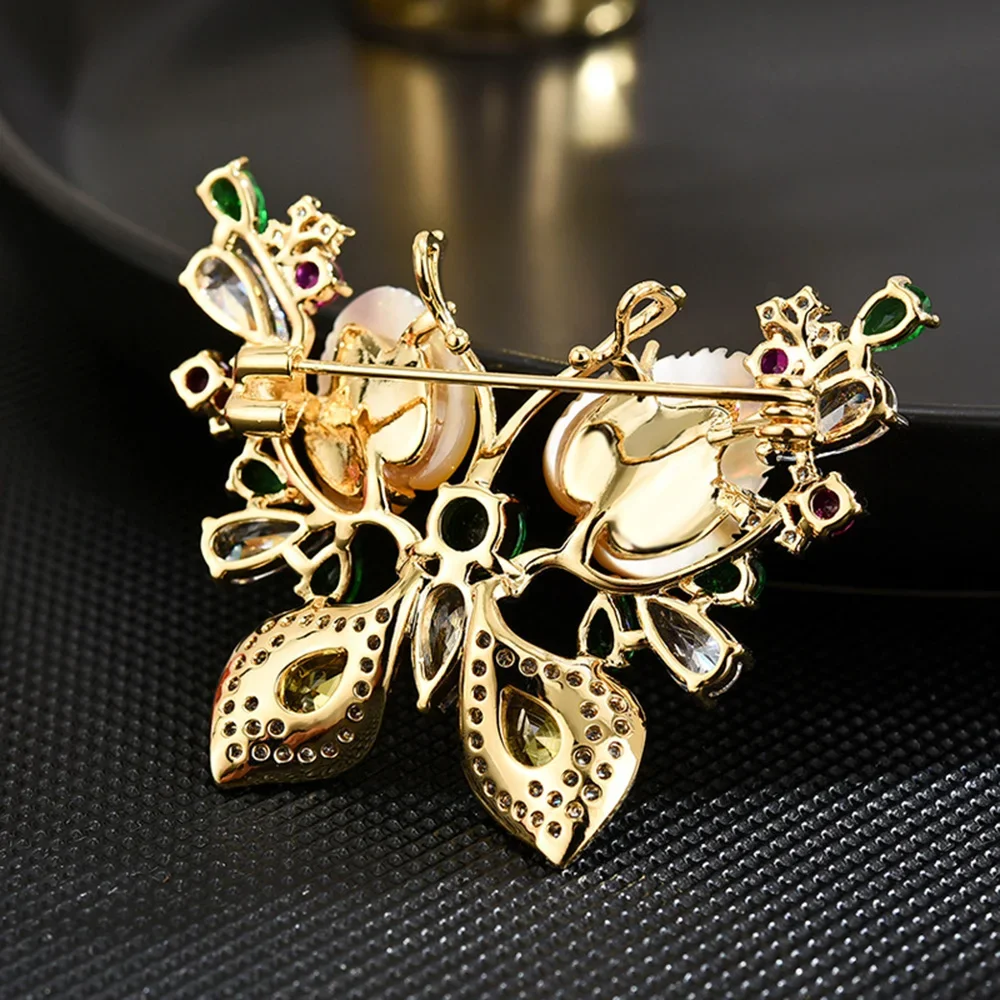 Exquisite Butterfly High-end Women's High-end Luxury Smart Design Classic Suit Coat Crystal Decoration Office Party Accessories