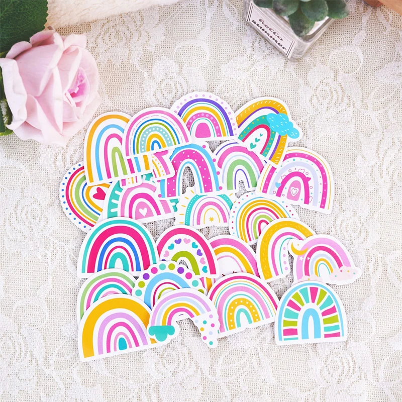 50 قطعة من ملصقات قوس قزح اللطيفة بألوان قوس قزح المقاومة للماء من الفينيل لزجاجات المياه وكوب الأمتعة والكمبيوتر المحمول