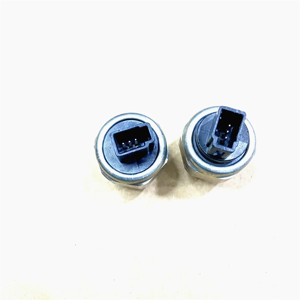 

RRAVU-2Pcs Car Engine Oil Pressure Sensor Oil Pressure Monitor F1CJA 319368E003 for Chevrolet