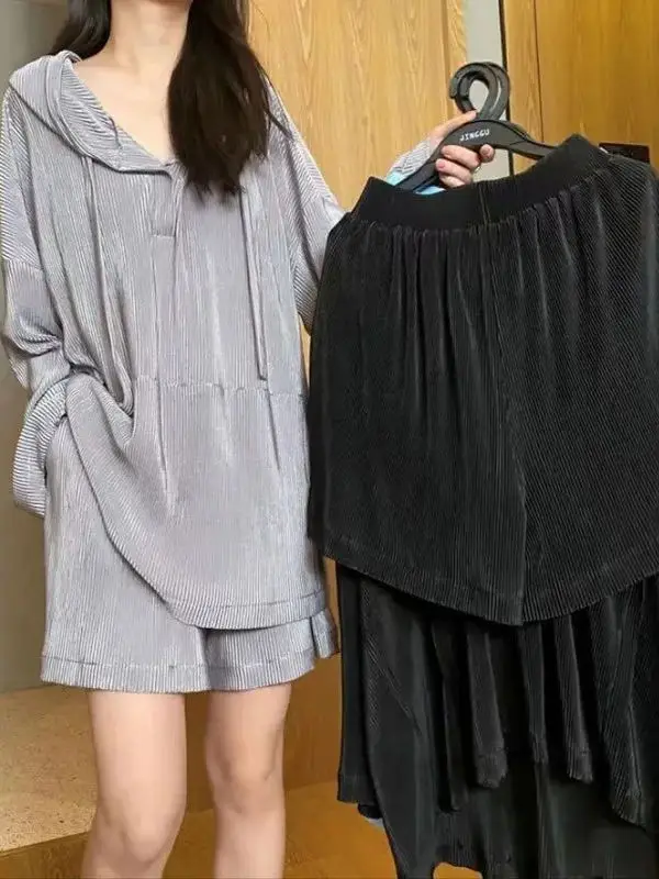 

Комплект из двух предметов: укороченные брюки с высокой талией и ретро-худи для полных женщин, размеры 280+ (осенняя мода)