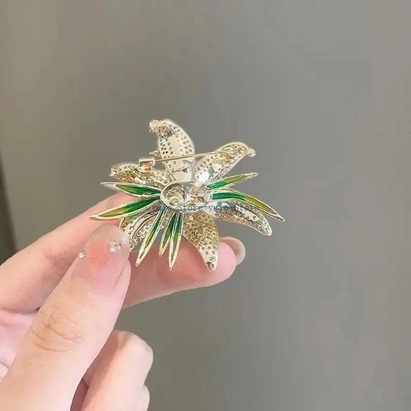 X7xb perhiasan bros bunga lili dengan detail rhinestones untuk pakaian wanita