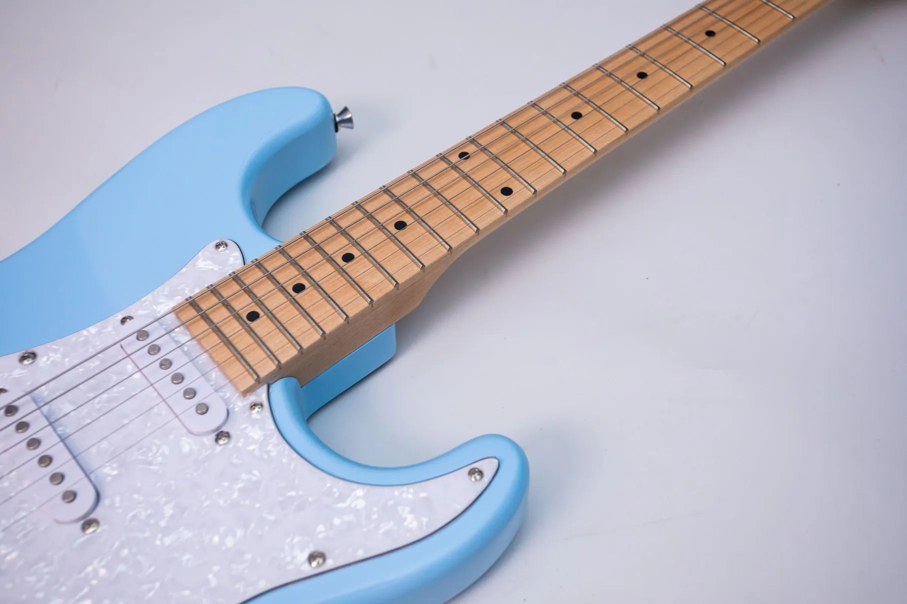 Factory direct sales, can be customized, stock, orders can be shipped directly! Sky Blue 6 String Electric Guitar