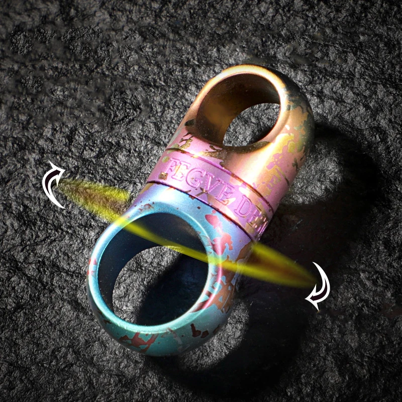 Titanium Alloy Car Keychain Super Lightweight 360° Rotary Connecting Buckle-Camouflage Capsule Design Key Ring Accessories