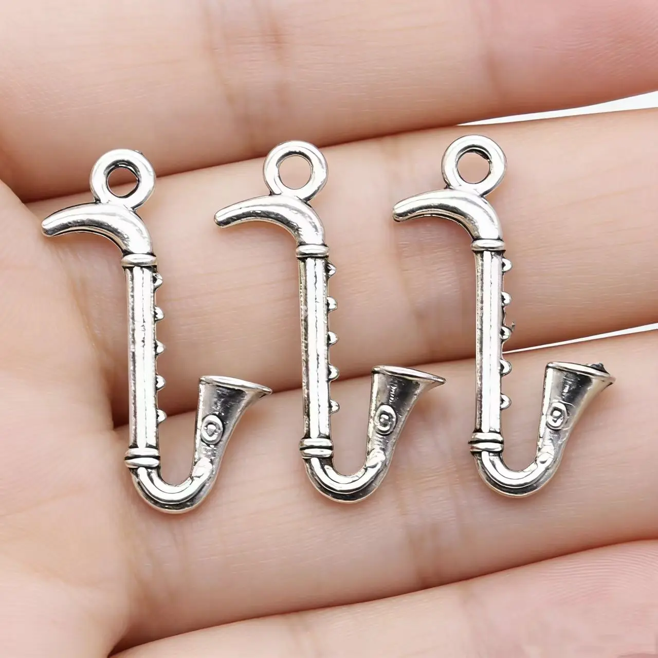 20Pcs/Lot Charms Saxophone Instrument Music 17x27mm Antique Silver Color Pendants DIY Making Findings Handmade Tibetan Jewelry