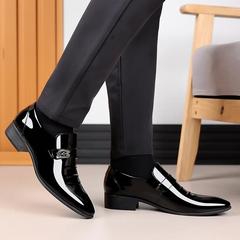 Men Dress Leather Shoes Slip on Patent Leather Mens Casual Oxford Shoe Moccasin Glitter Male Footwear Pointed Toe Shoes for Men