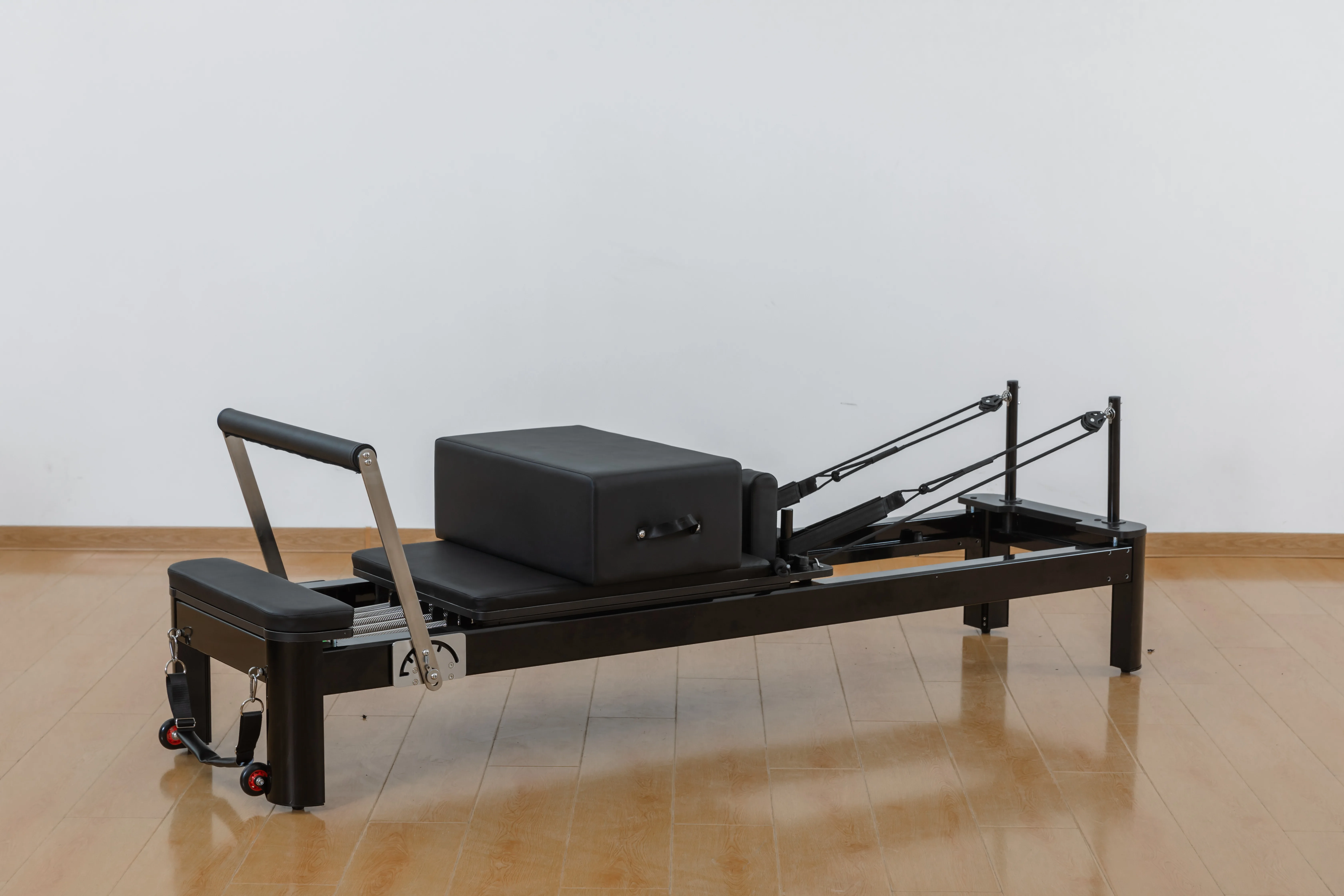 Hot Selling Durable Portable Aluminium Pilates Reformer Machine Health Equipment with Adjustable Bed for Studio Use