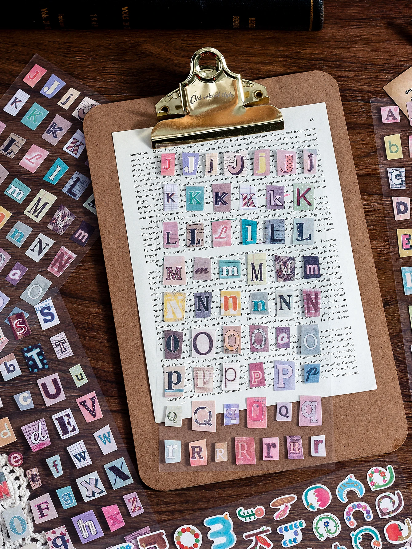 30 Blatt Vintage Goldfolie Alphabet- und Zahlen-Aufkleber-Set, DIY Journal-Dekoration, Niedliche Kunstgeschenke, Schulbedarf – Detail 11