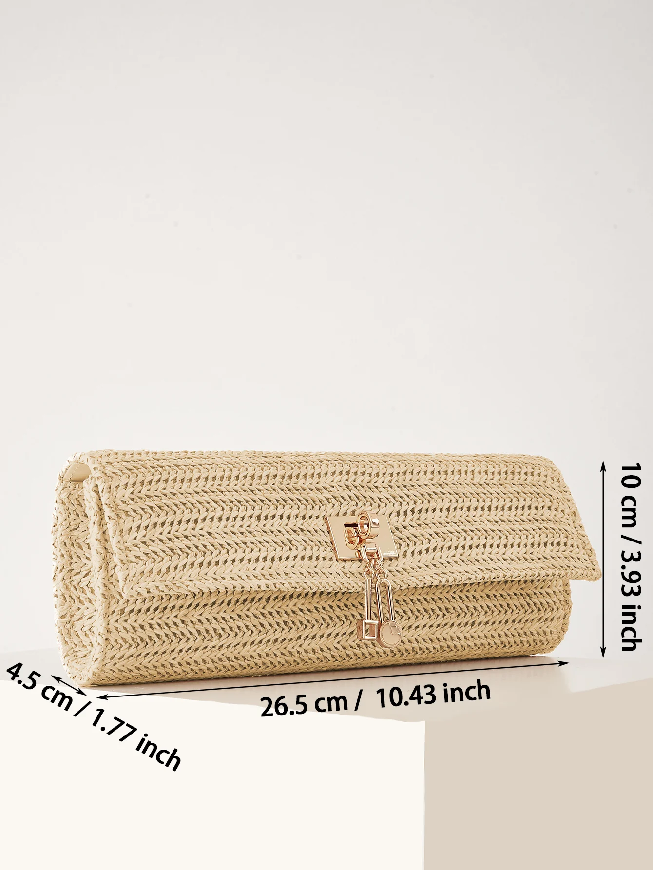 حقائب وقوابض أنيقة وأنيقة من القش، وحقائب كروس خفيفة الوزن وفاخرة، تجعل الهدية المثالية لأحبائك