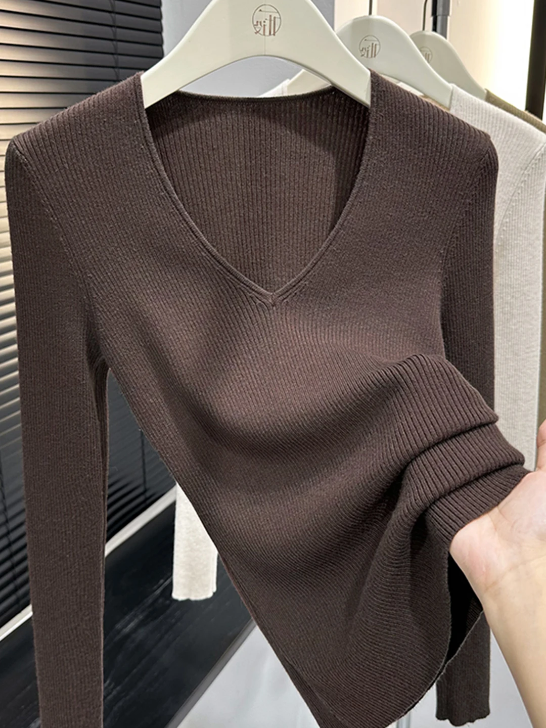 

Women's Brown Long Sleeve Knitted Slim Fit Base Shirt V-Neck Pullover Top for Autumn Winter Turtleneck Inner Wear City Walk