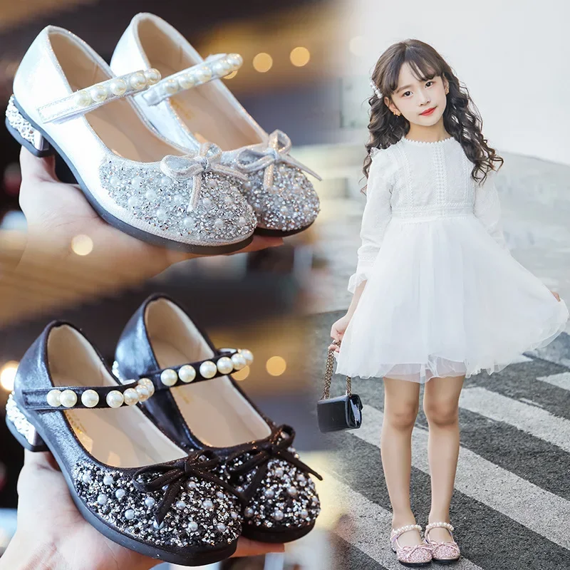 

New Little Girls Low Heel Shoes Soft Bottom Crystal Princess Shoes Kids PU Leather Shoes Bow Tie Pearl Glitter Sandals for Party