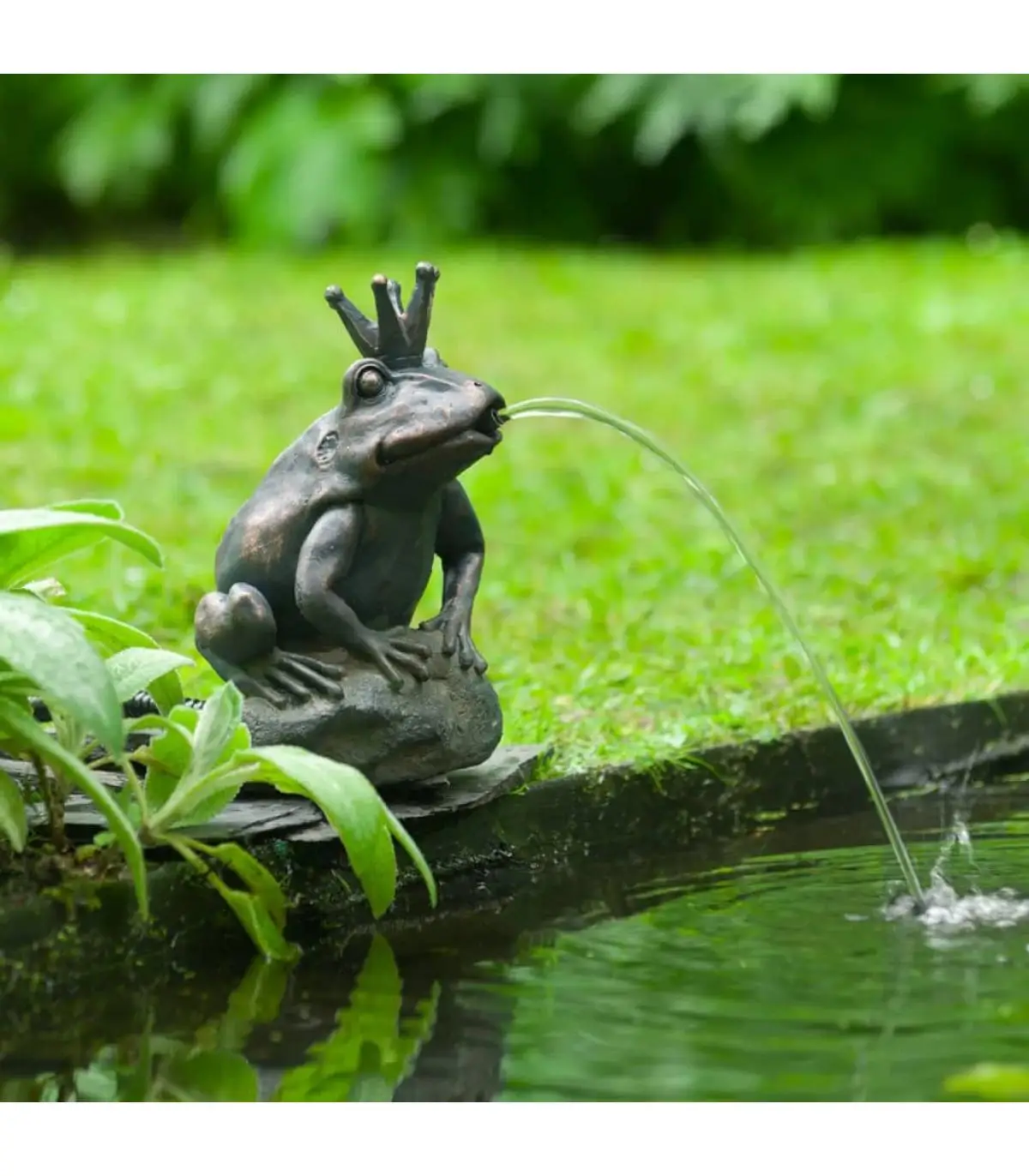 Ubbink garden fountain and waterfalls with jet and Prince frog shape