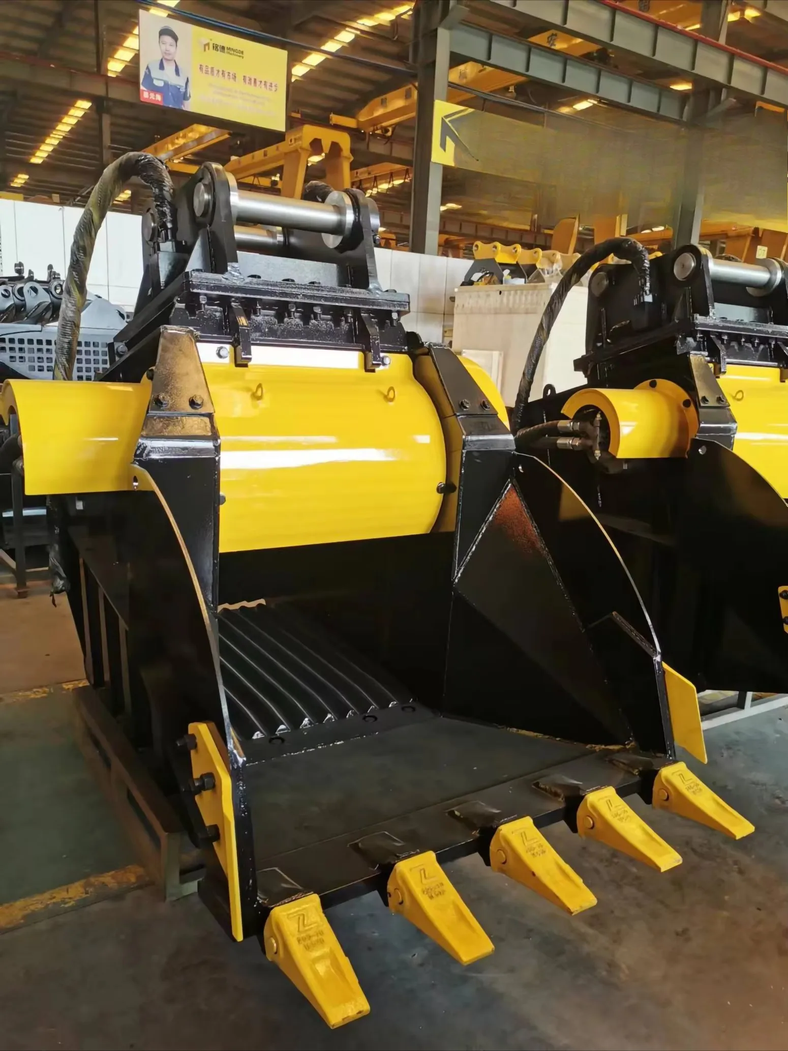 MONDE High Performance Crusher Bucket for Excavator and Wheel Loader with Hardox Jaws for Long Service Life