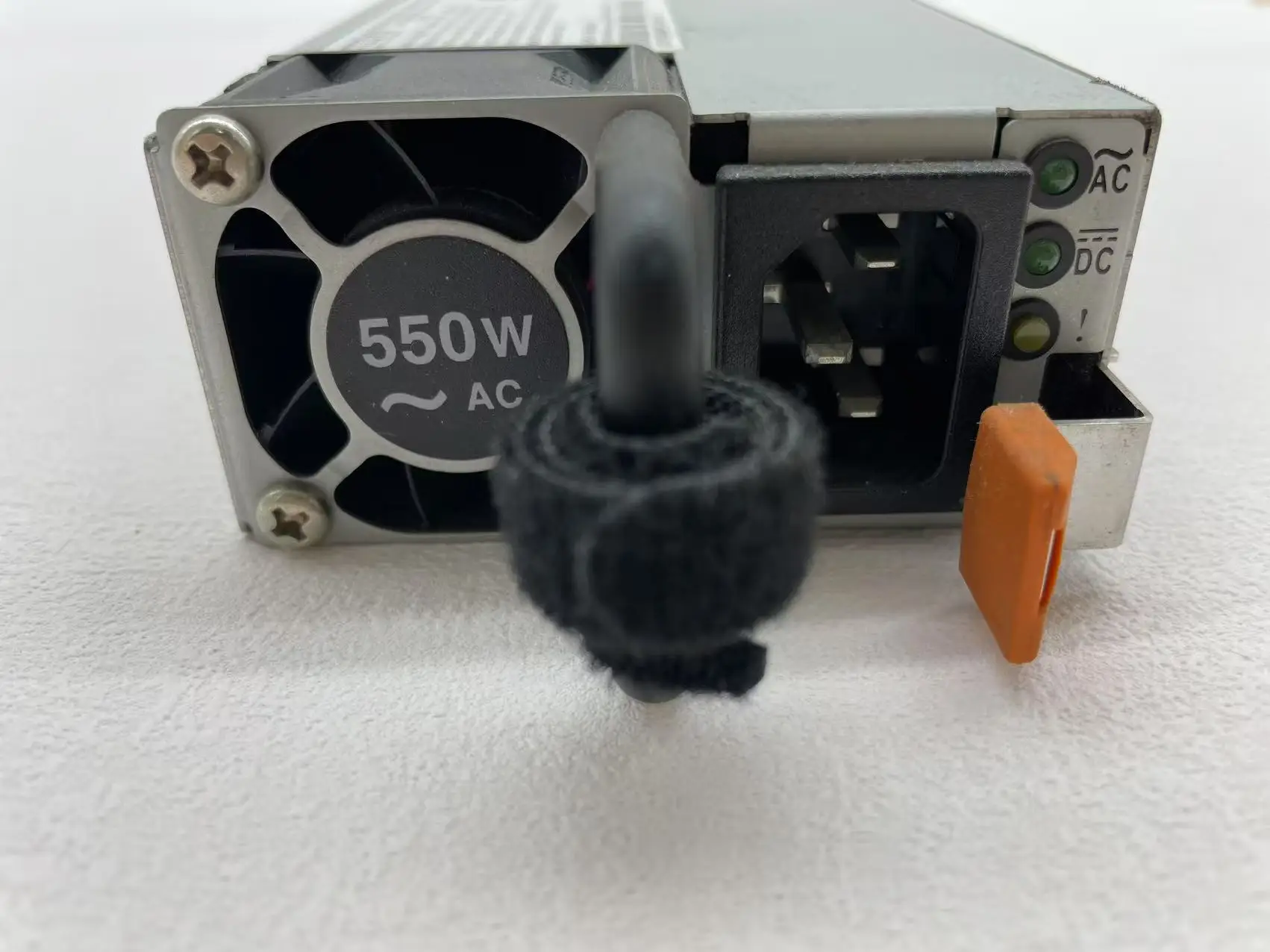 Fonte de alimentação comutada 700-014187-1000 550W 80PLATIUM