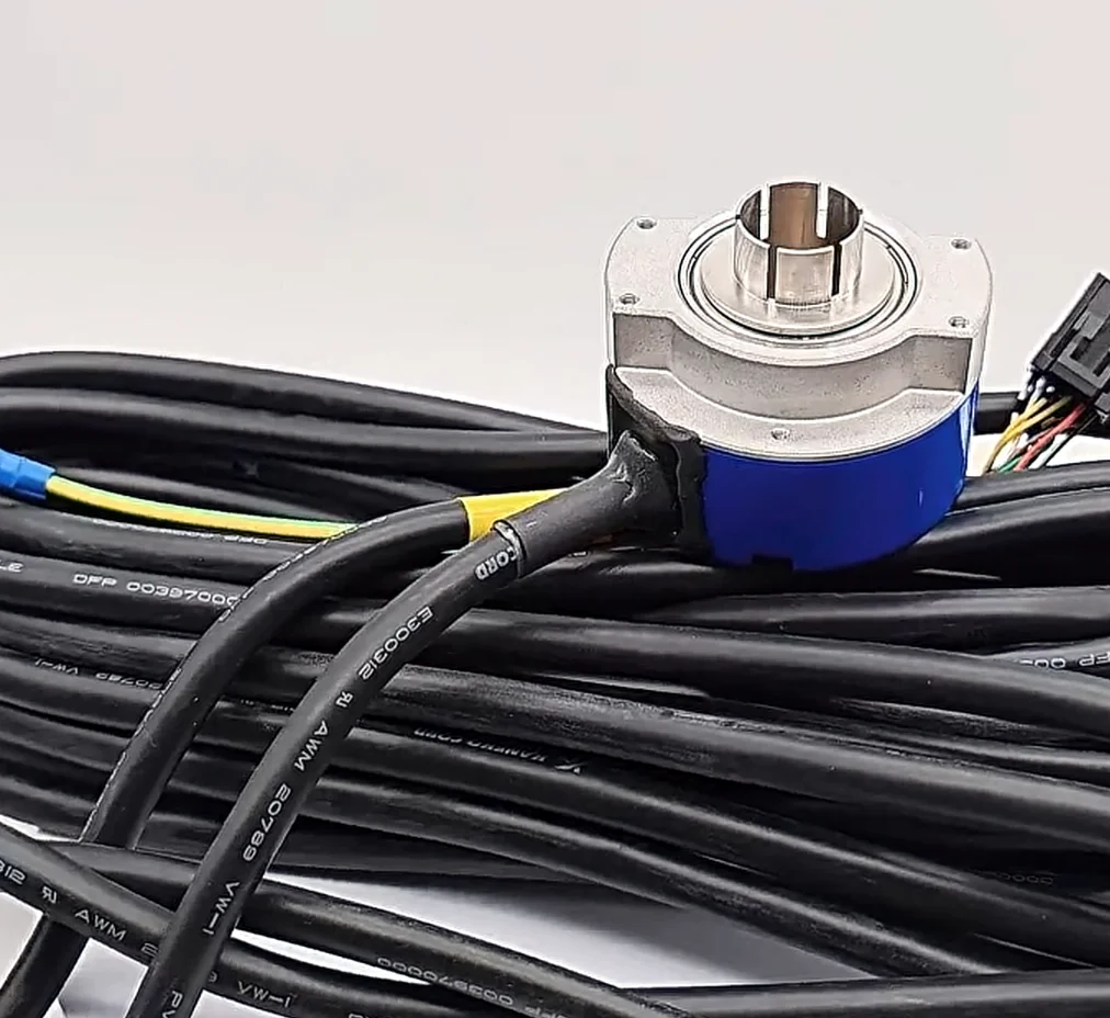 

TS5213N471 Эфтовый кодировщик Tamagawa OIH60-2048C/T-A5-5V Энкодер