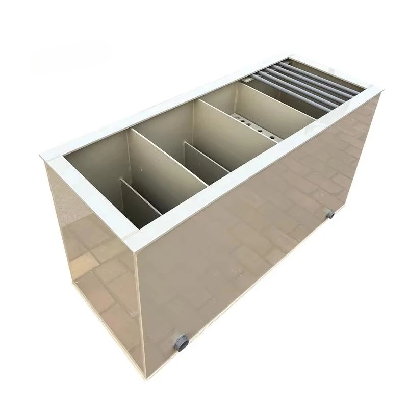 The upper filter of the large rectangular plastic fish tank performs dry-wet separation.