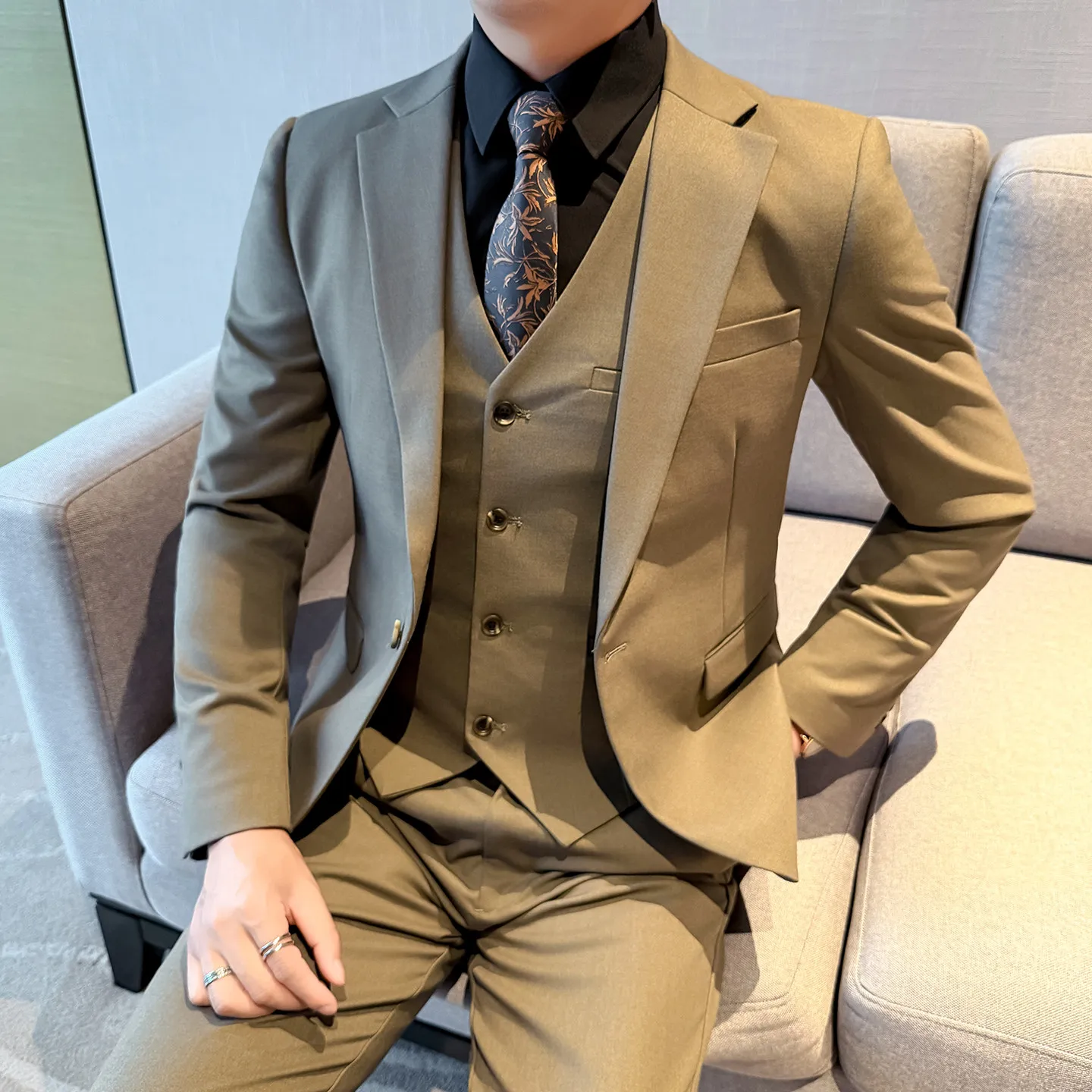 High-Quality Fashionable Autumn Winter One-Button Men's Suit Set for Business Groomsmen Commute Wedding Three-Piece Suit
