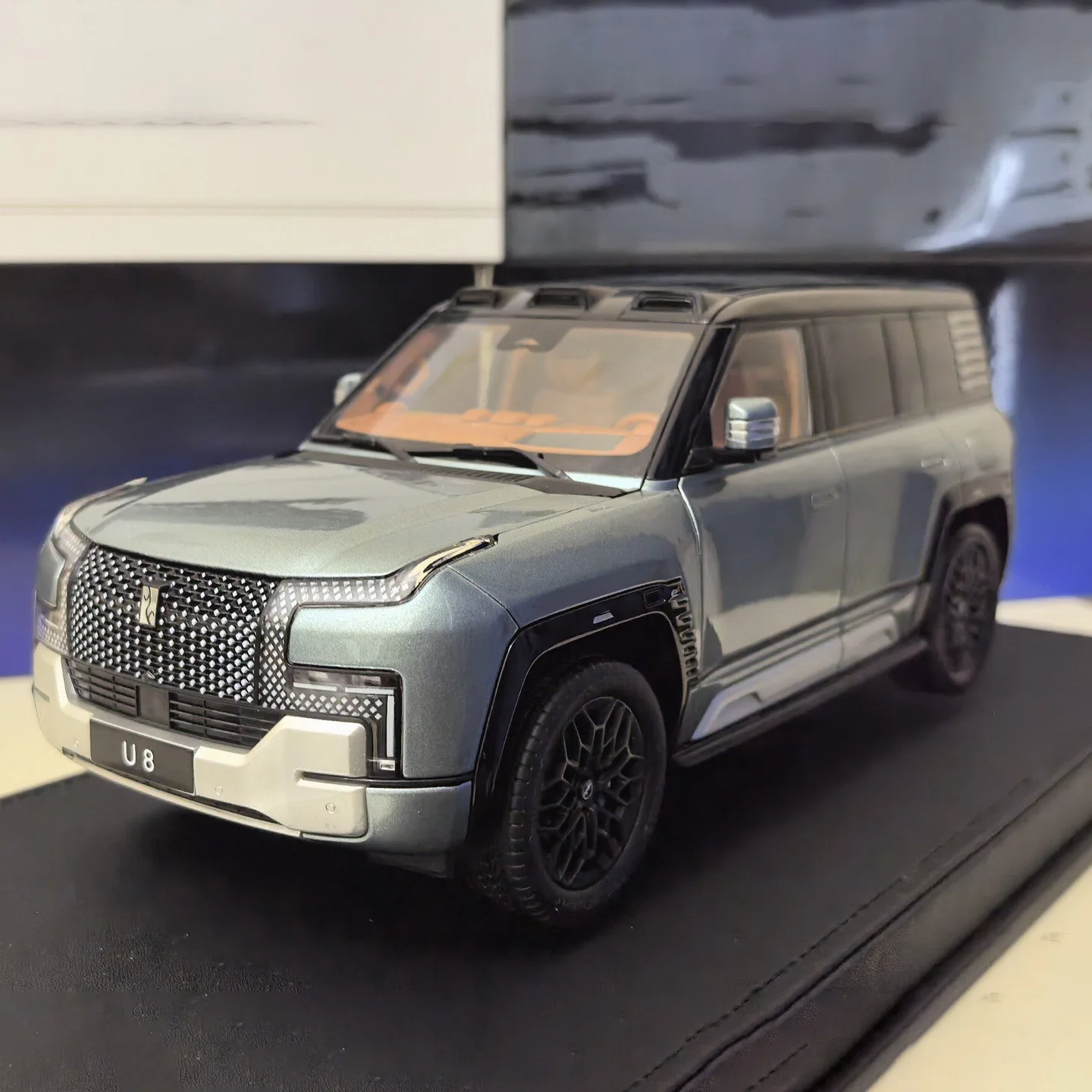 YANGWANG U8 Desktop Decoration,BYD Die-cast Alloy Micromodel，Metal Car Model,Adult Gift,Formula Leopard，DENZA，Blue,Black,1:18