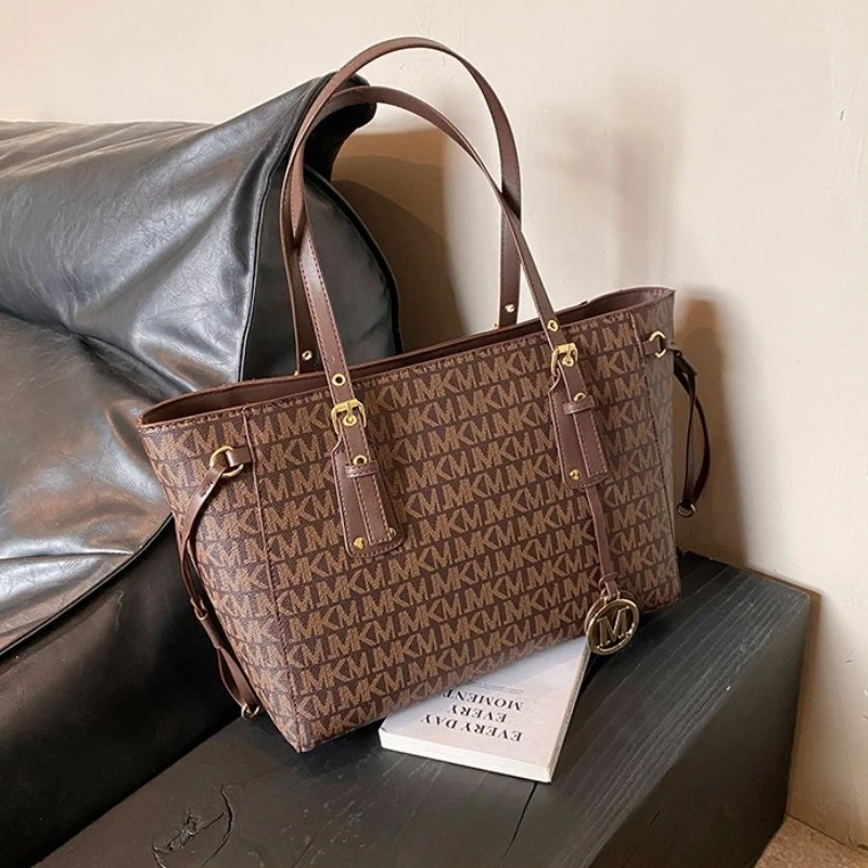 

Французская нишевая сумка через плечо 2025 года, легкая роскошная летняя сумка для женщин, сумка премиум-класса, элегантная пригородная сумка,