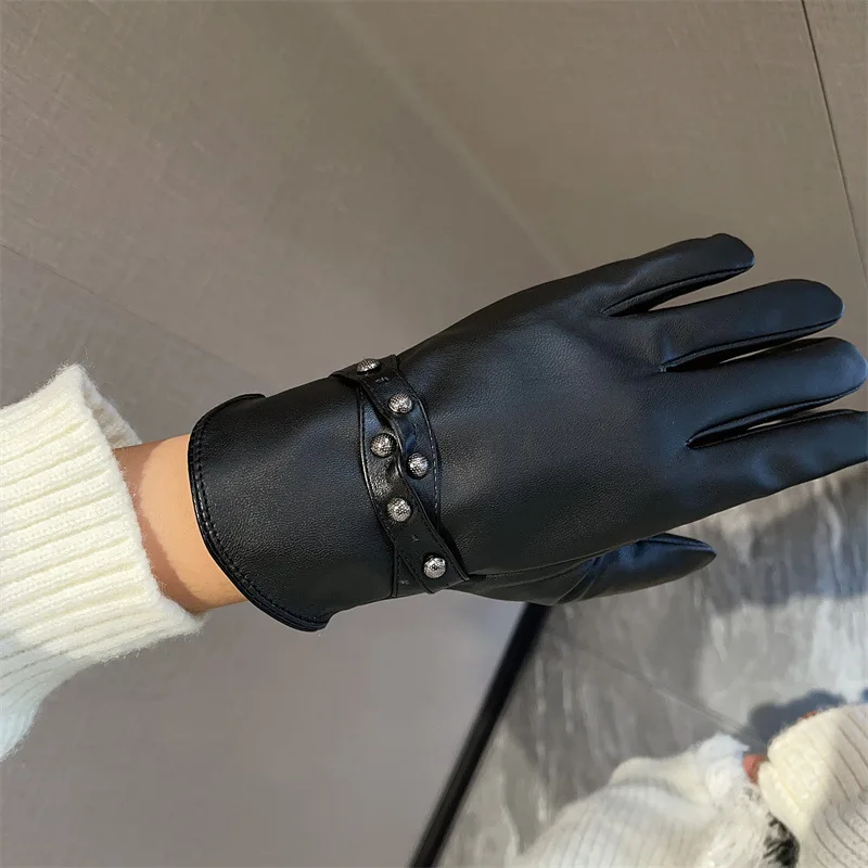 Female Autumn Winter Thicken Inner Plush Imitation Leather Gloves Fashion Rivet Punk Outdoor Windproof Driving Touch Screen Warm