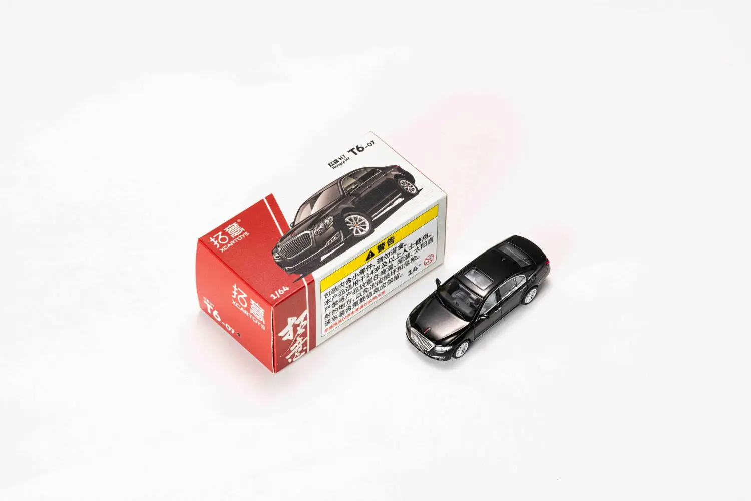 1:64 Hong Qi H7 T6-07 Alta Simulazione Pressofuso Auto In Lega di Metallo Modello Decorazione Auto display regali di raccolta