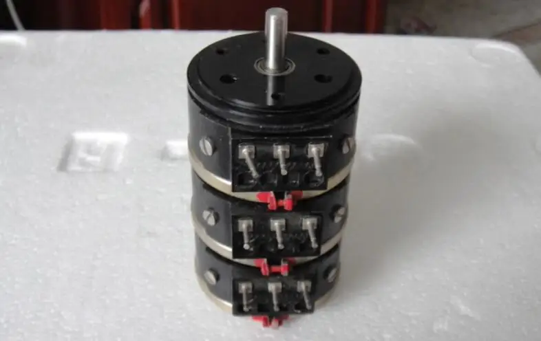

MCB ROTAPOT50B imported from France with three sets of 4.7K 10K 470 ohm conductive plastic potentiometers