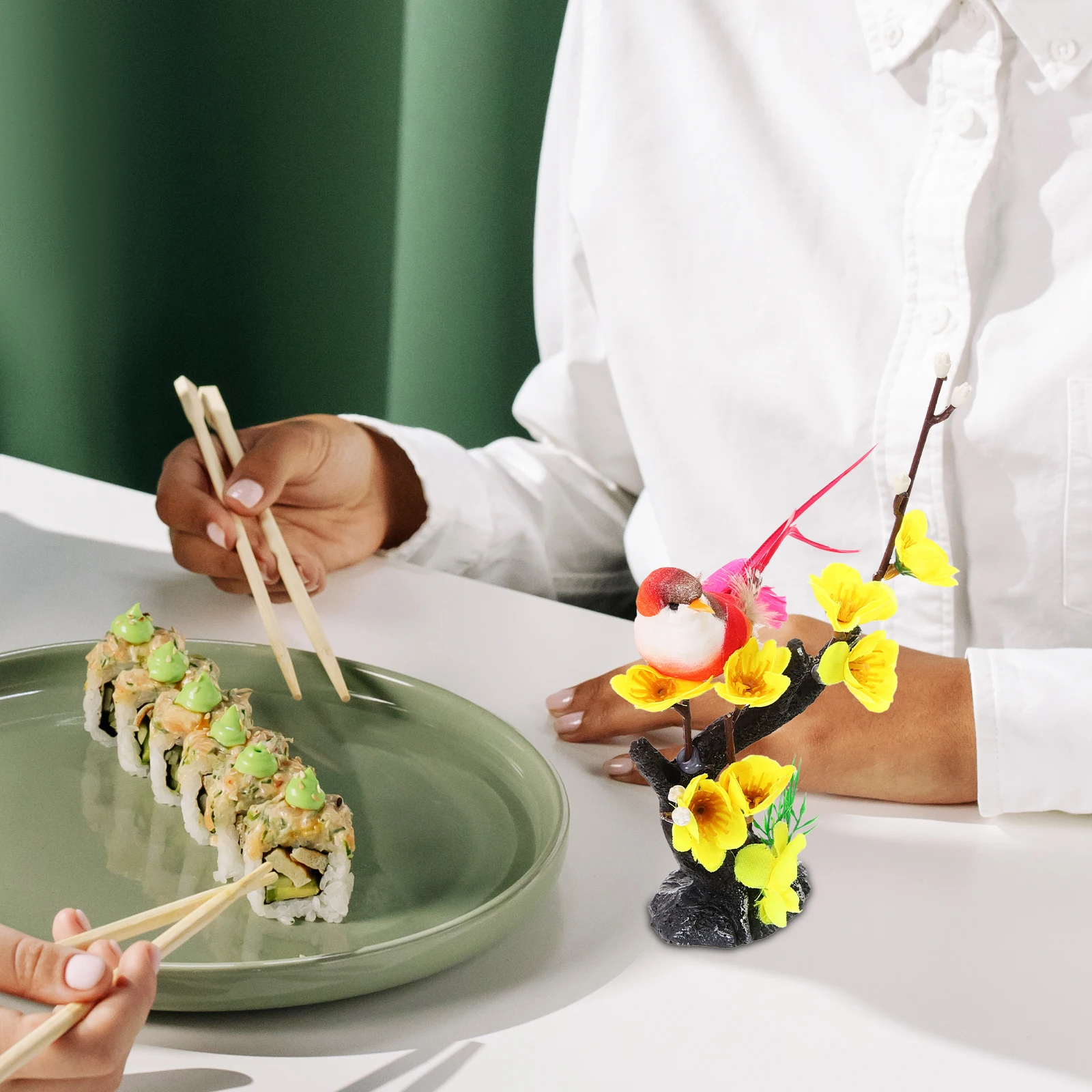 

2 Pcs Plum Blossom Decoration Sushi Dish Food Plate Decorations Decorate Japanese Ornaments Plastic Plates